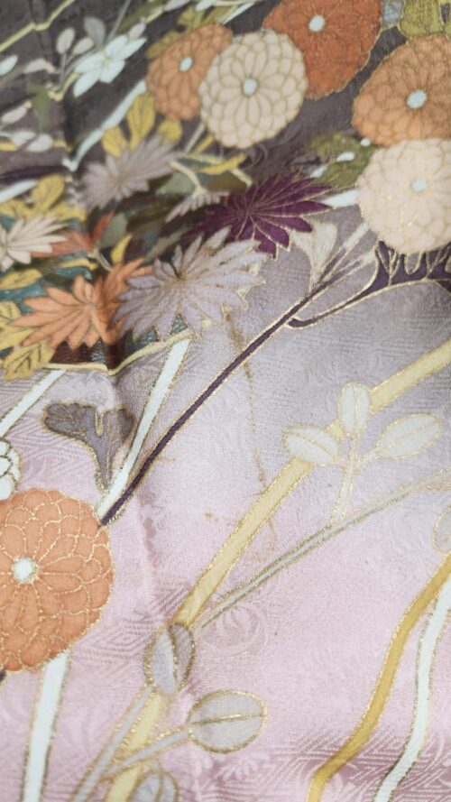 Houmongi in mauve brocade with flowers