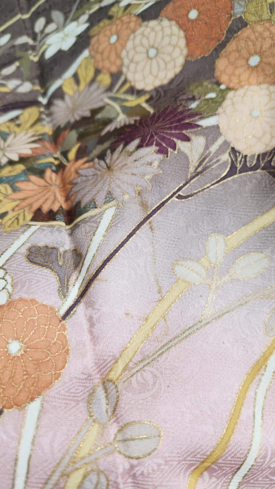 Houmongi in mauve brocade with flowers
