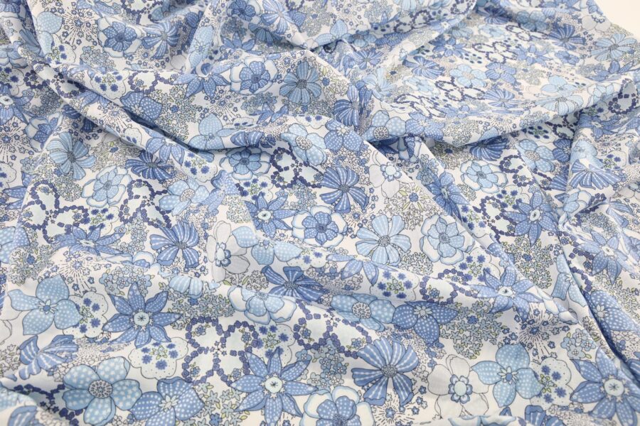 Japanese cotton lawn fabric – Blue pastel blooming garden