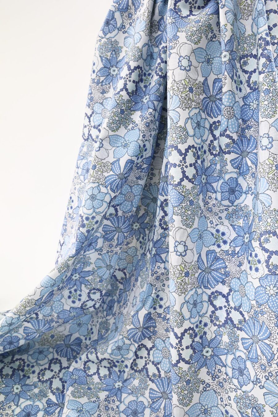 Japanese cotton lawn fabric – Blue pastel blooming garden