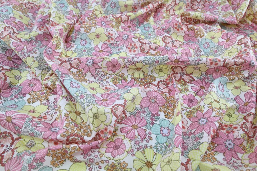 Japanese cotton lawn fabric – Pink pastel blooming garden