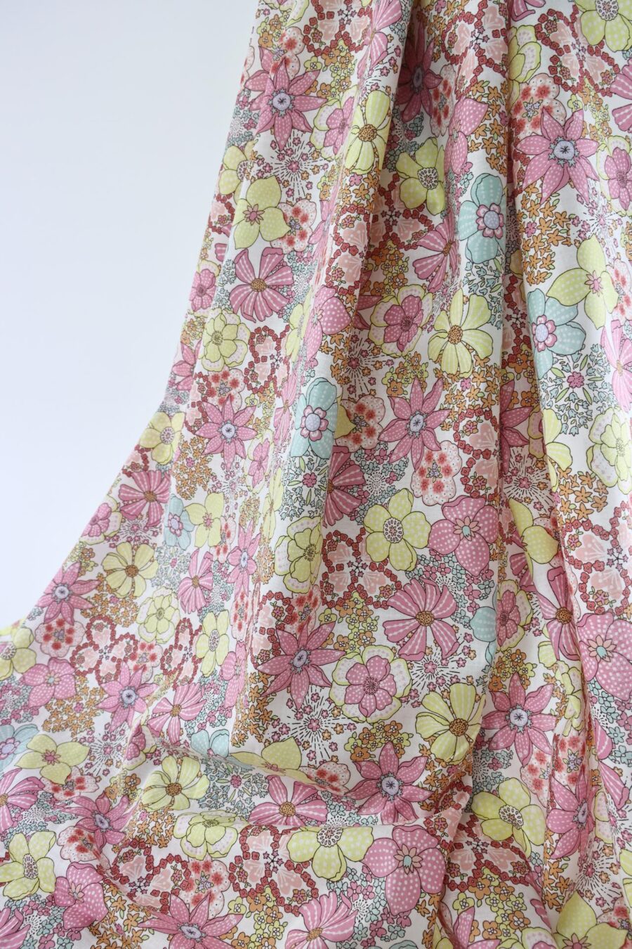 Japanese cotton lawn fabric – Pink pastel blooming garden