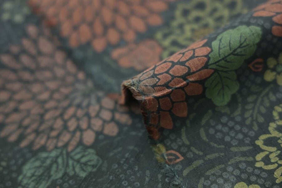 Japanese fabric – kiku in burgundy dobby cotton