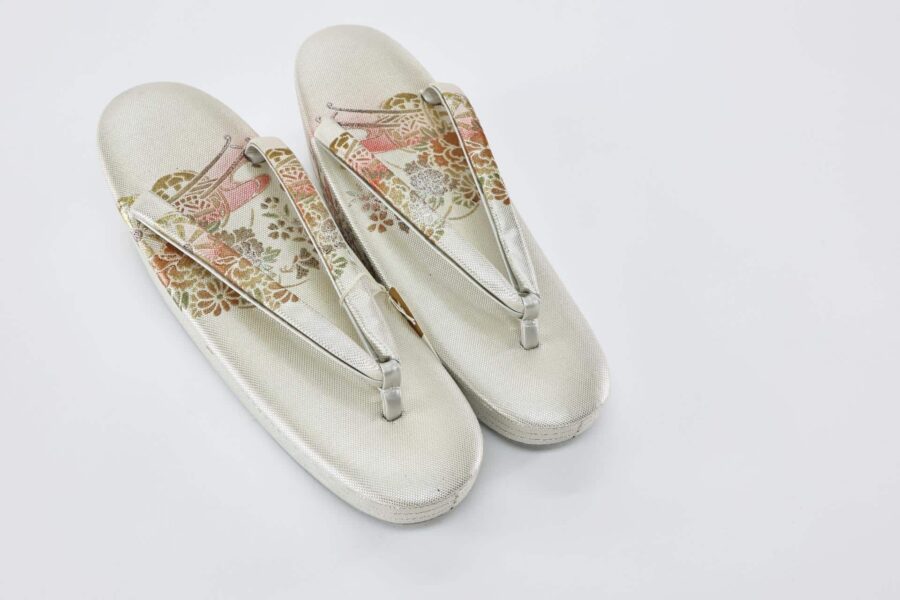 Silver Kimono Zori with floral patterns