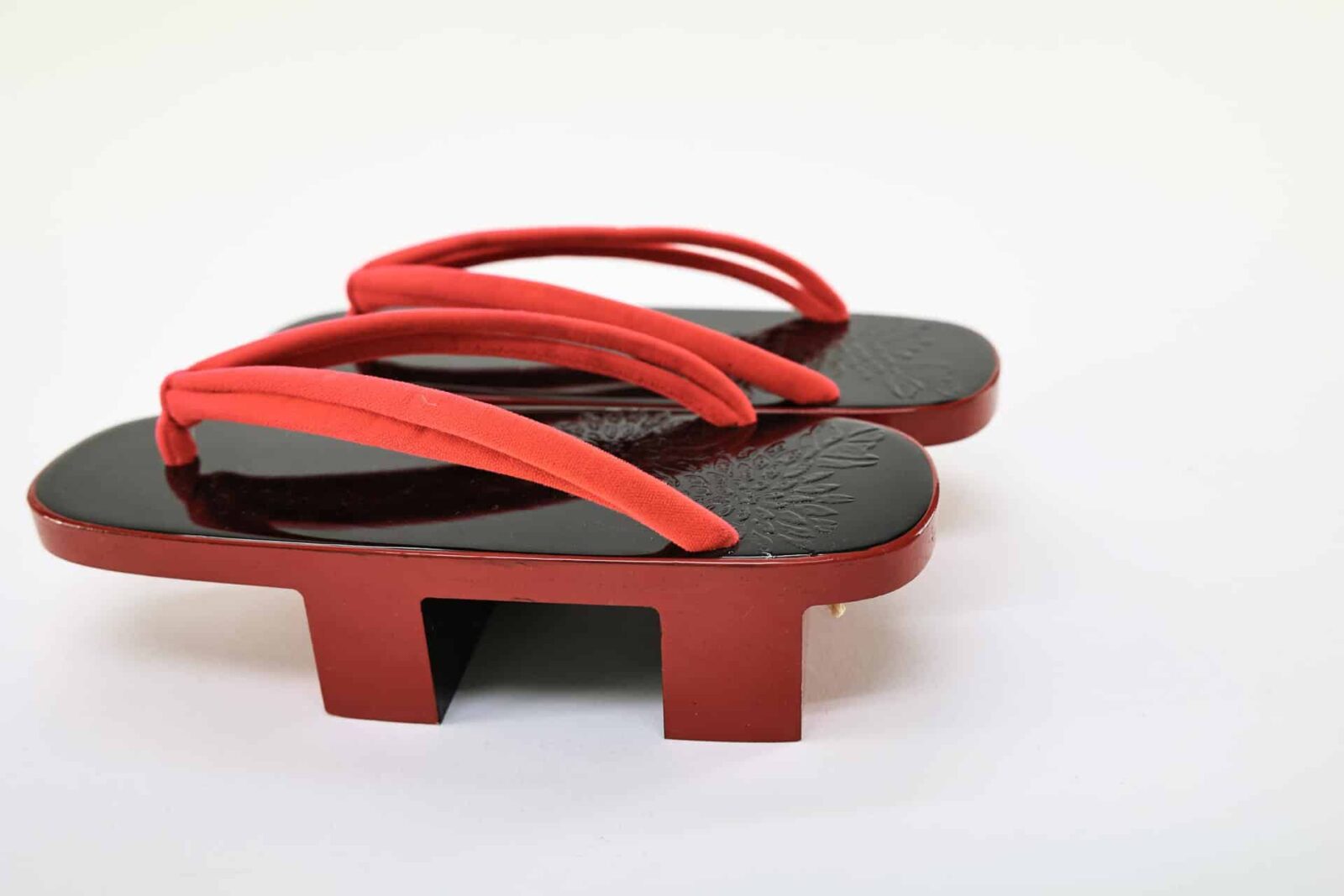 Black Geta with Kiku motif