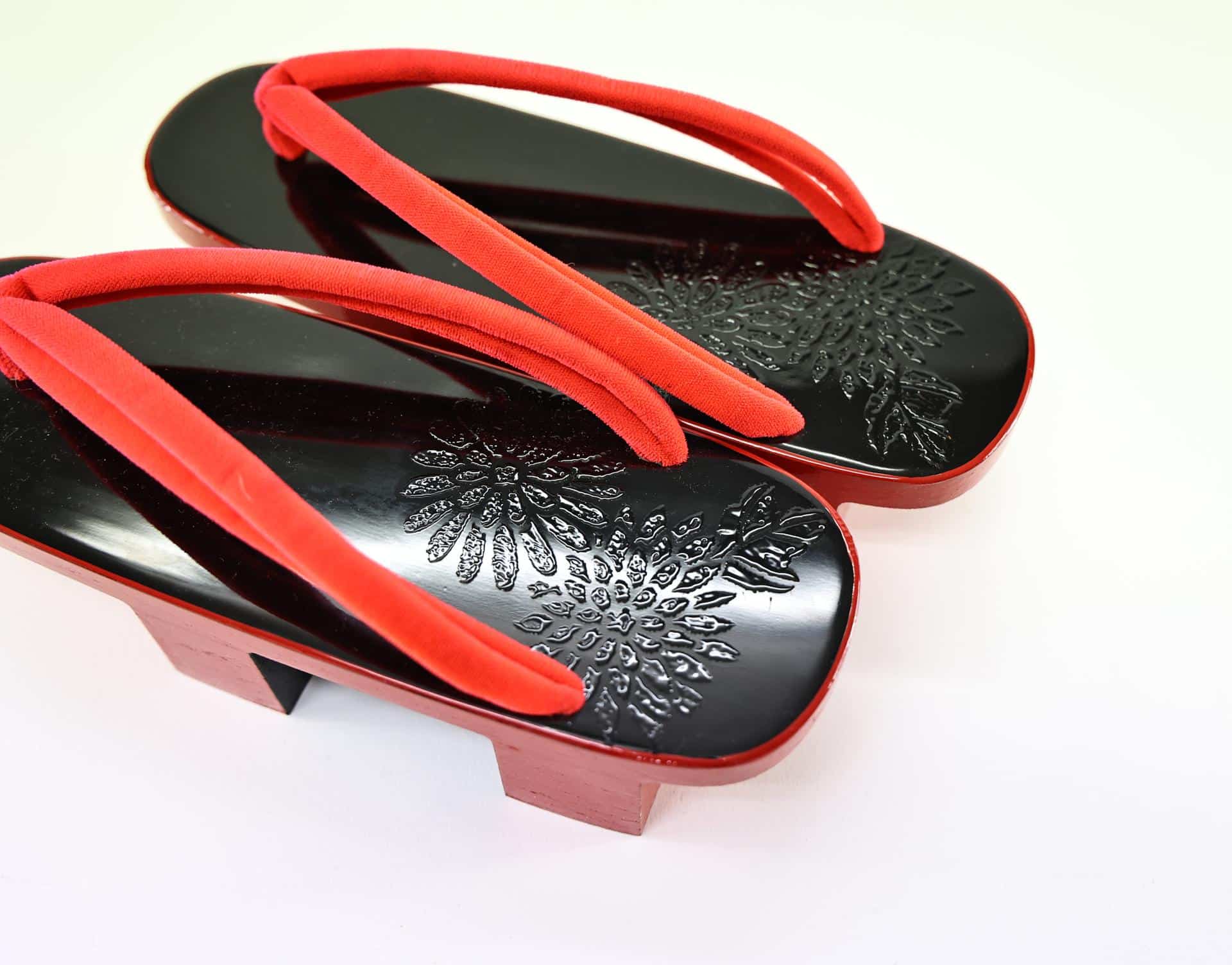 Black Geta with Kiku motif