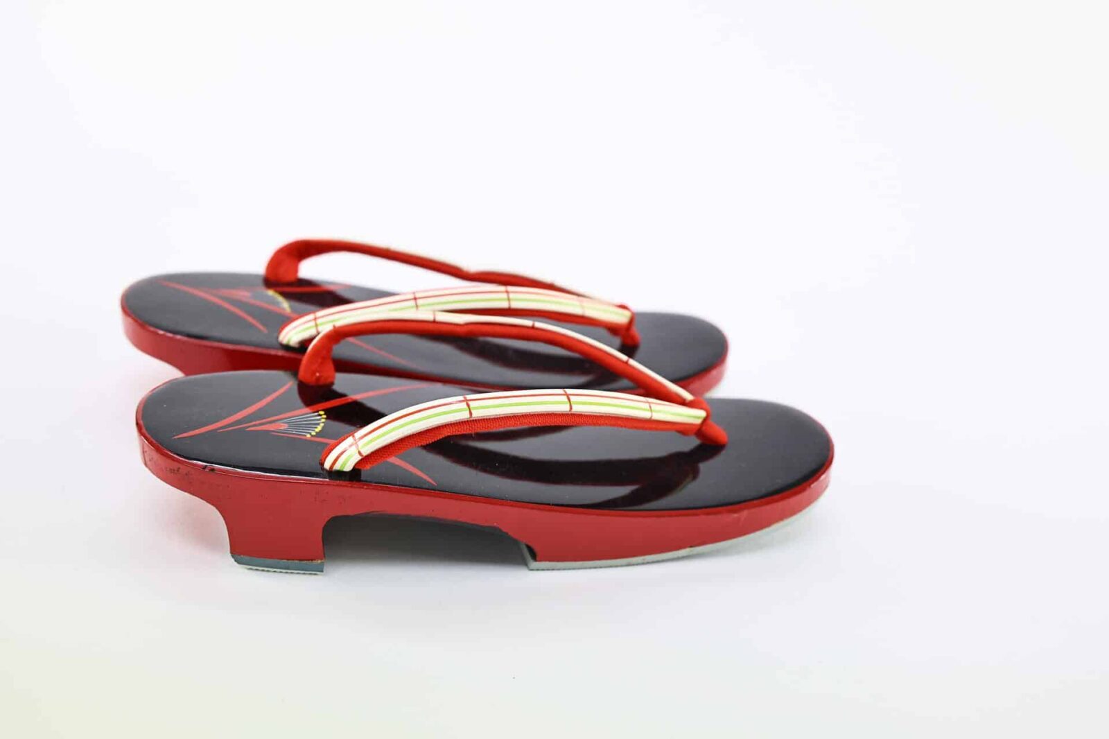 Geta with red and yellow flower motif