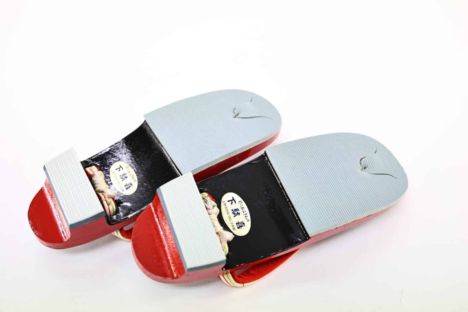 Geta with red and yellow flower motif