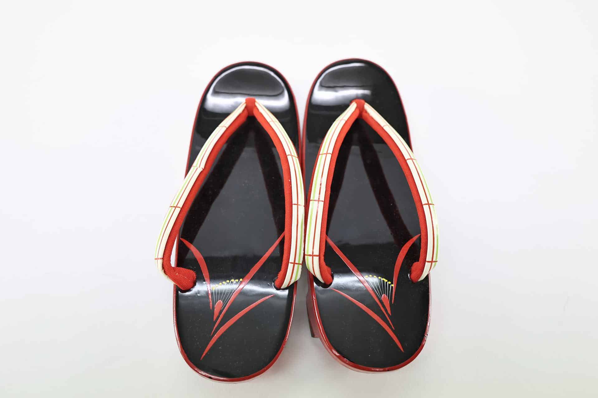 Geta with red and yellow flower motif