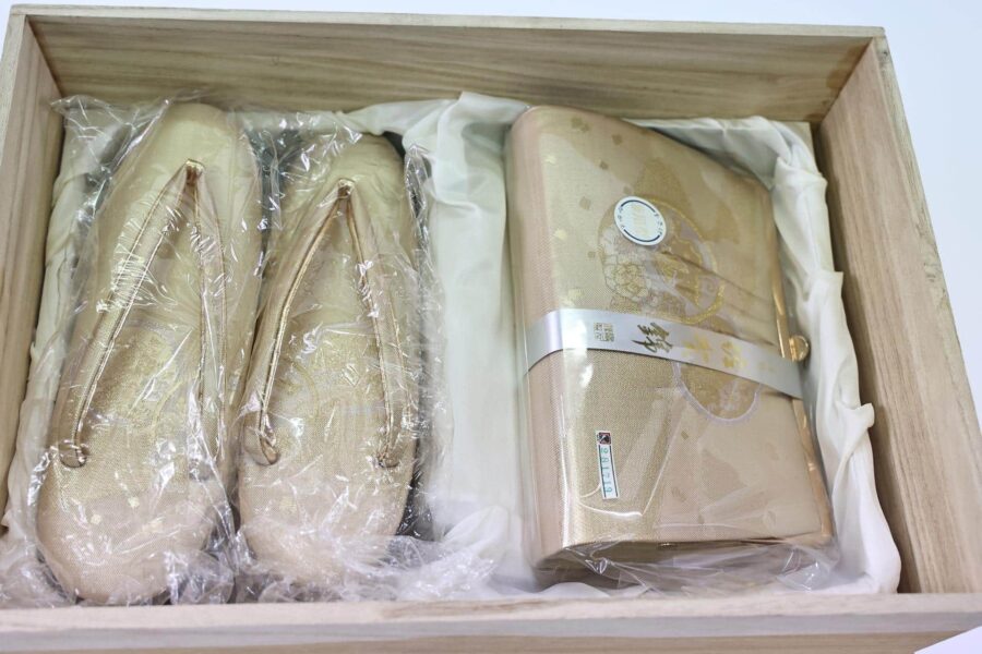 Gold Zori and clutch with their box