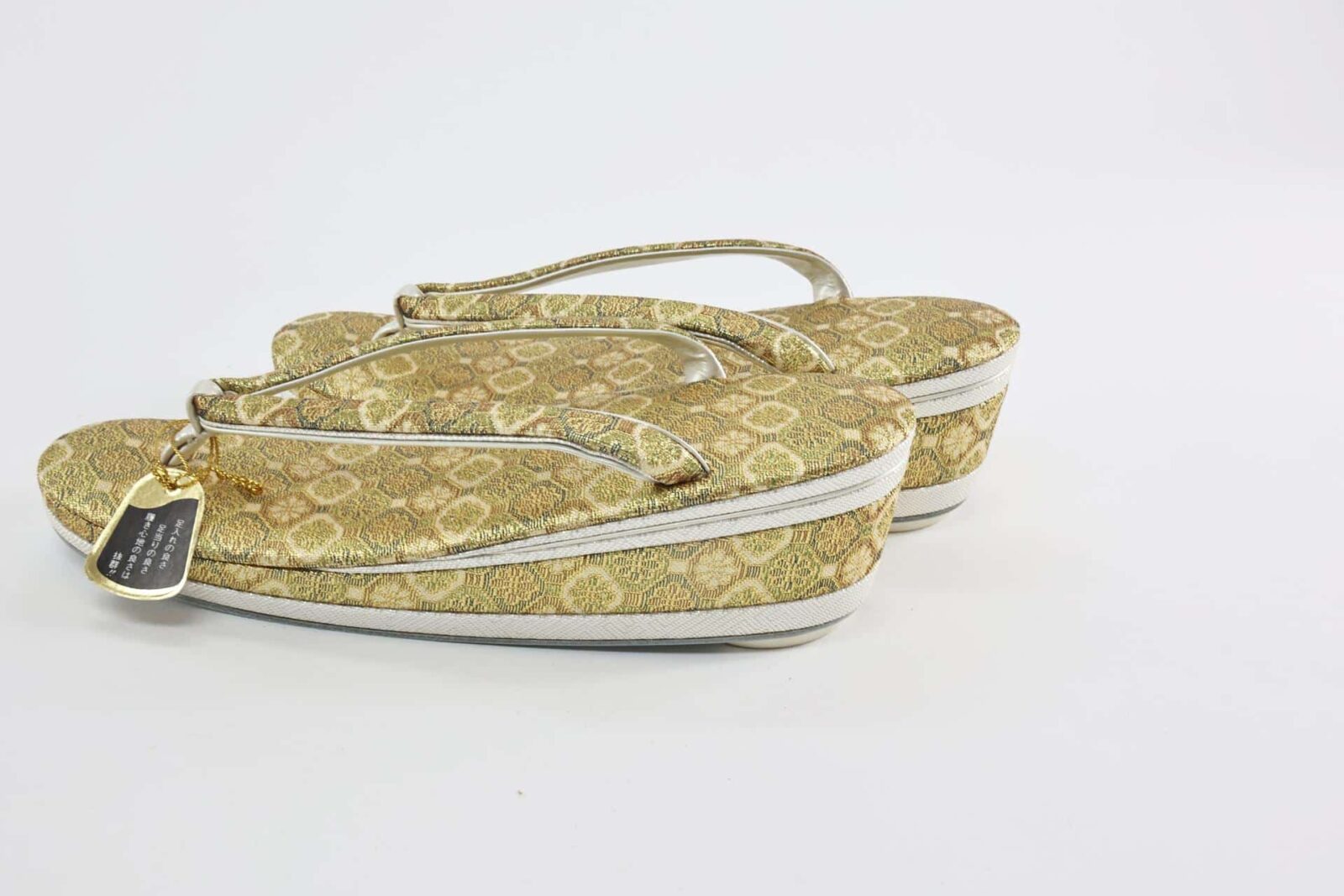 Golden Kimono Zori Hanabishi patterns