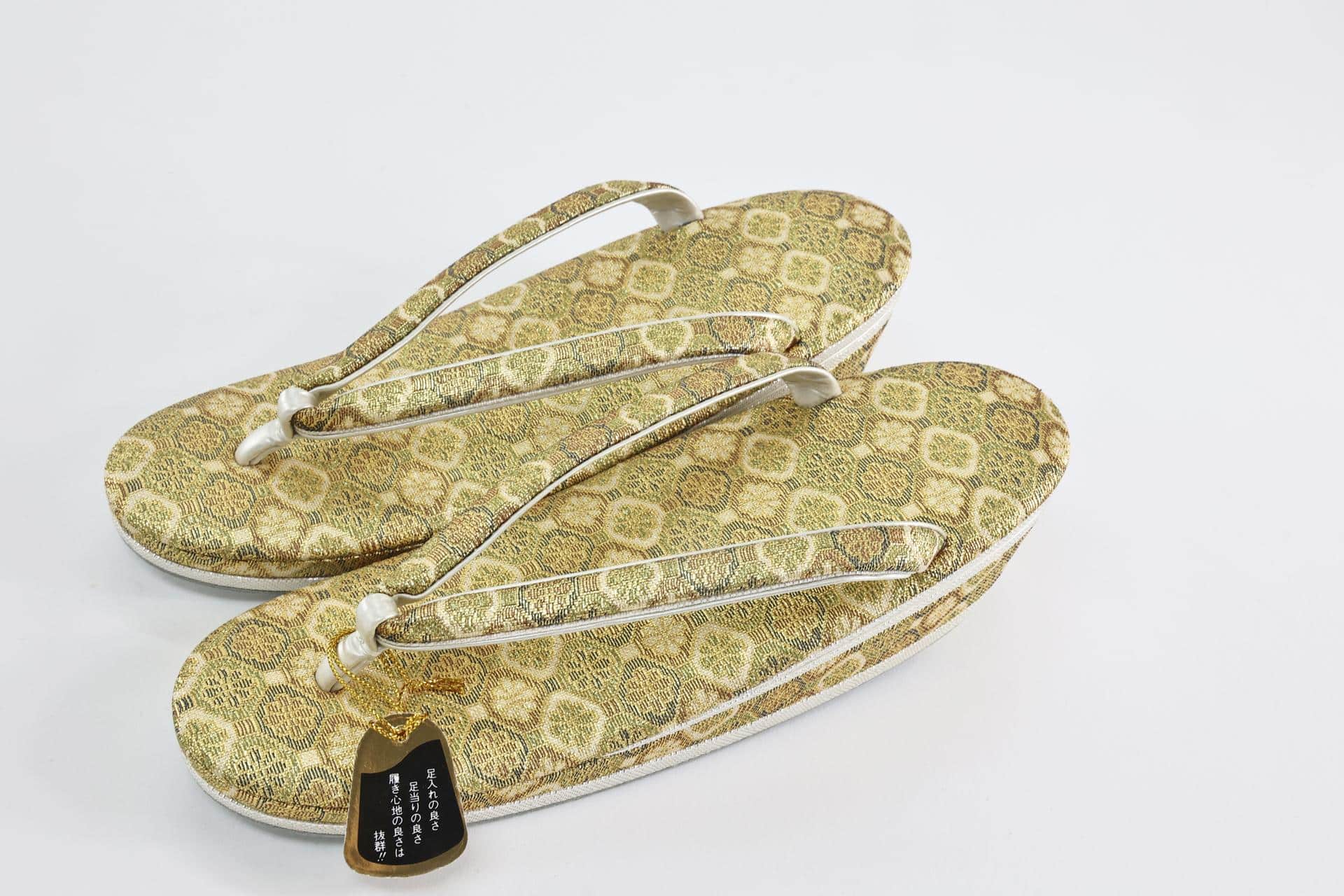 Golden Kimono Zori Hanabishi patterns