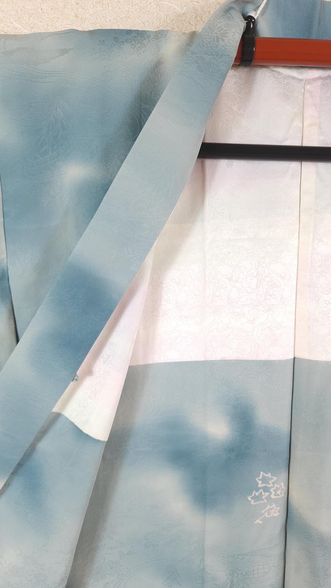 Gradient blue Haori with white motifs