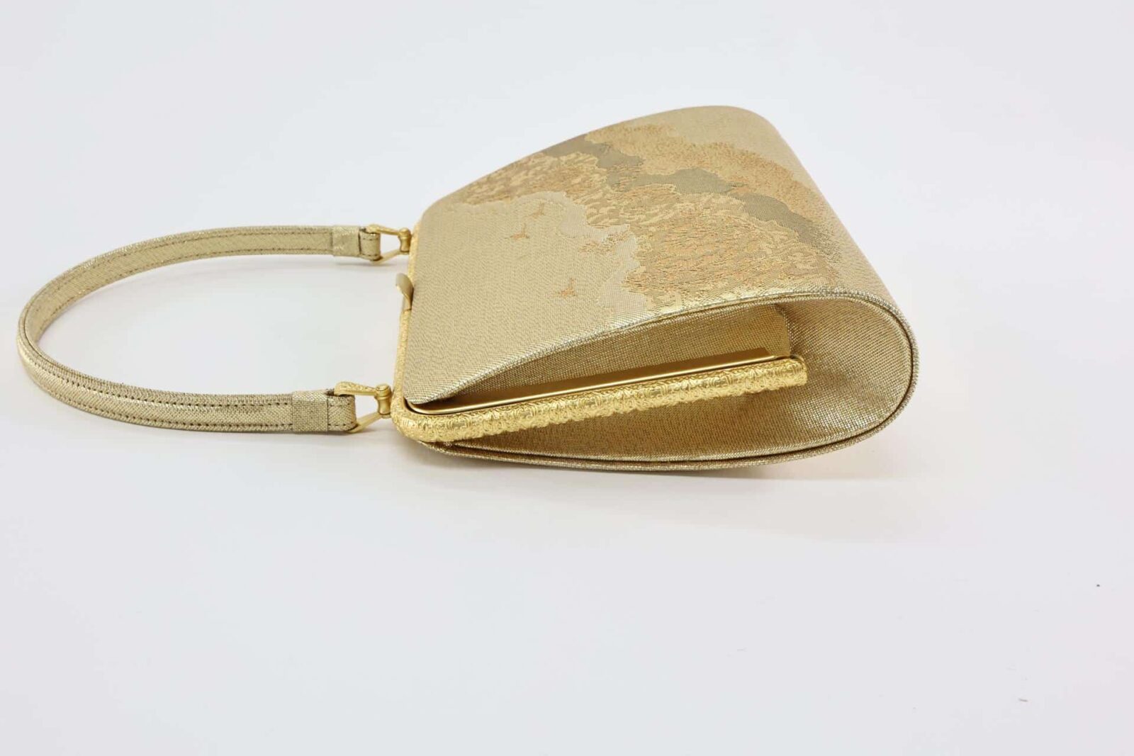 Kimono gag in gold brocade cranes and lanscape