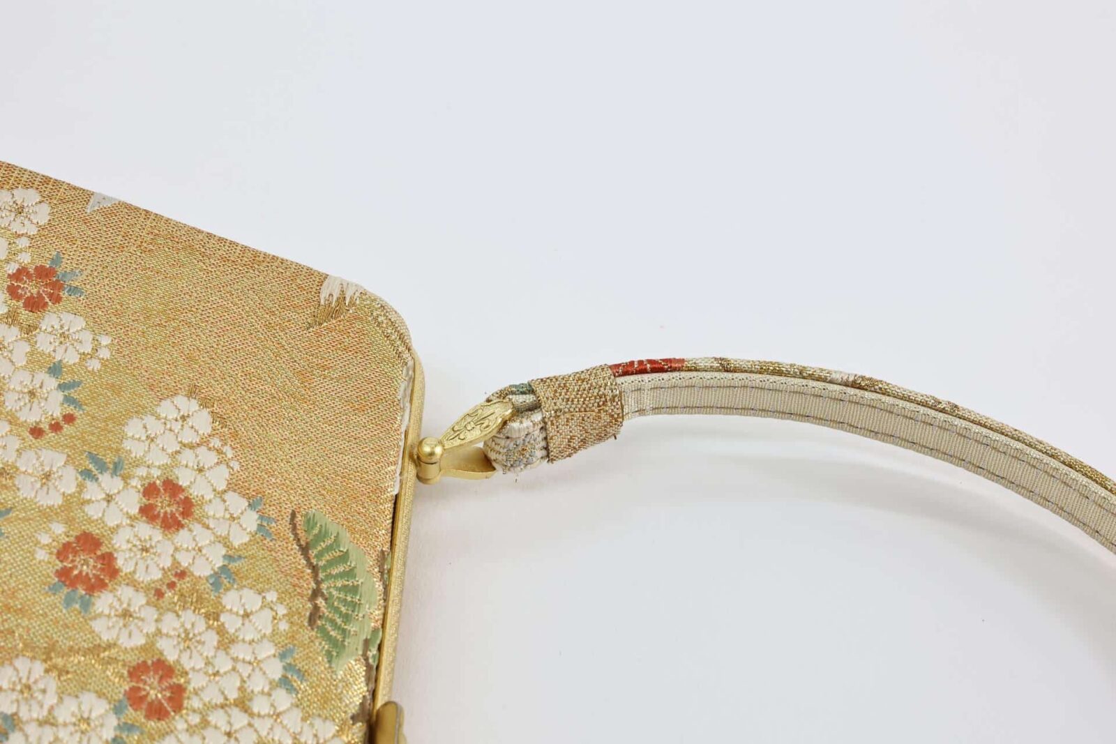Kimono gag in gold brocade with pines