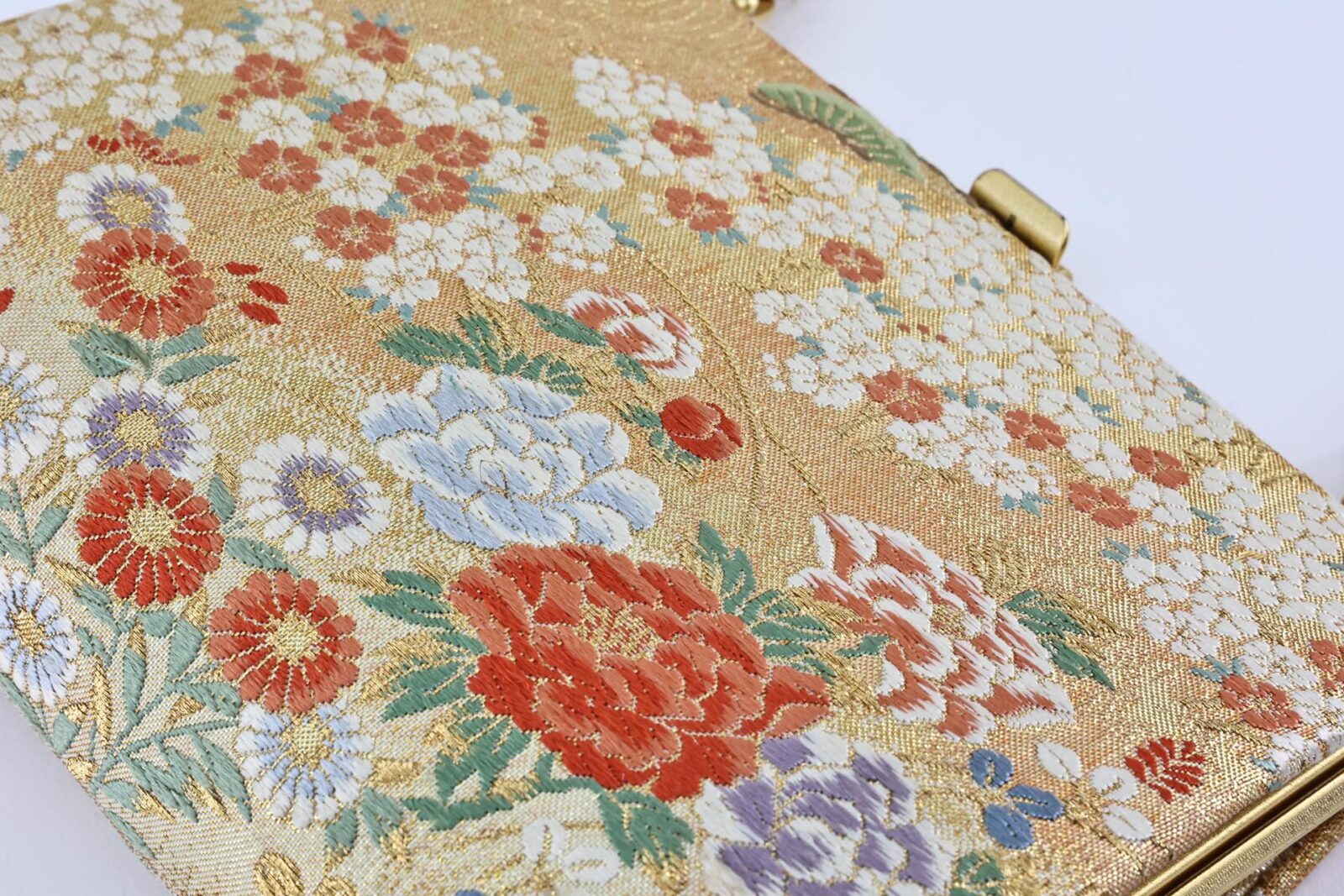 Kimono gag in gold brocade with pines