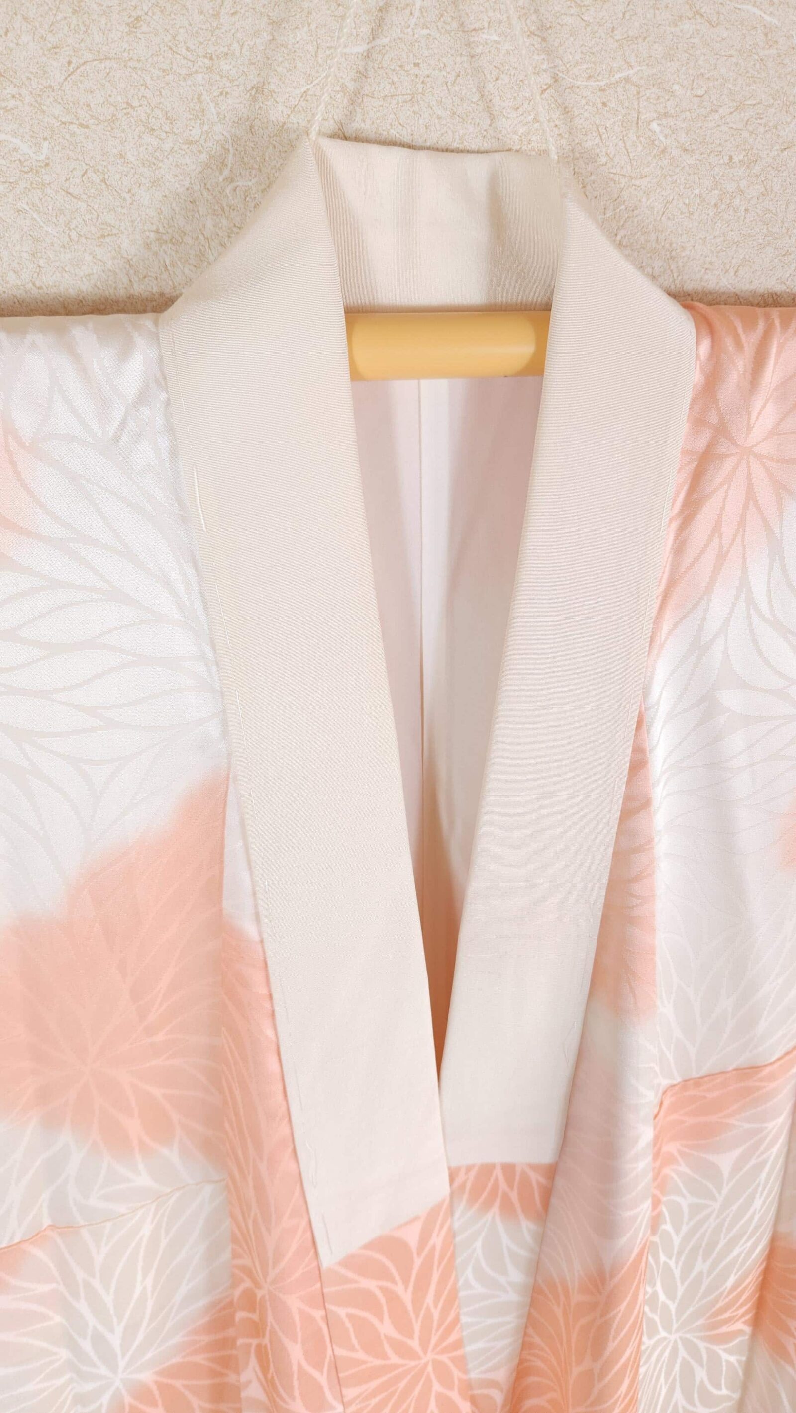 Nagajuban Furisode in salmon pink Kiku brocade