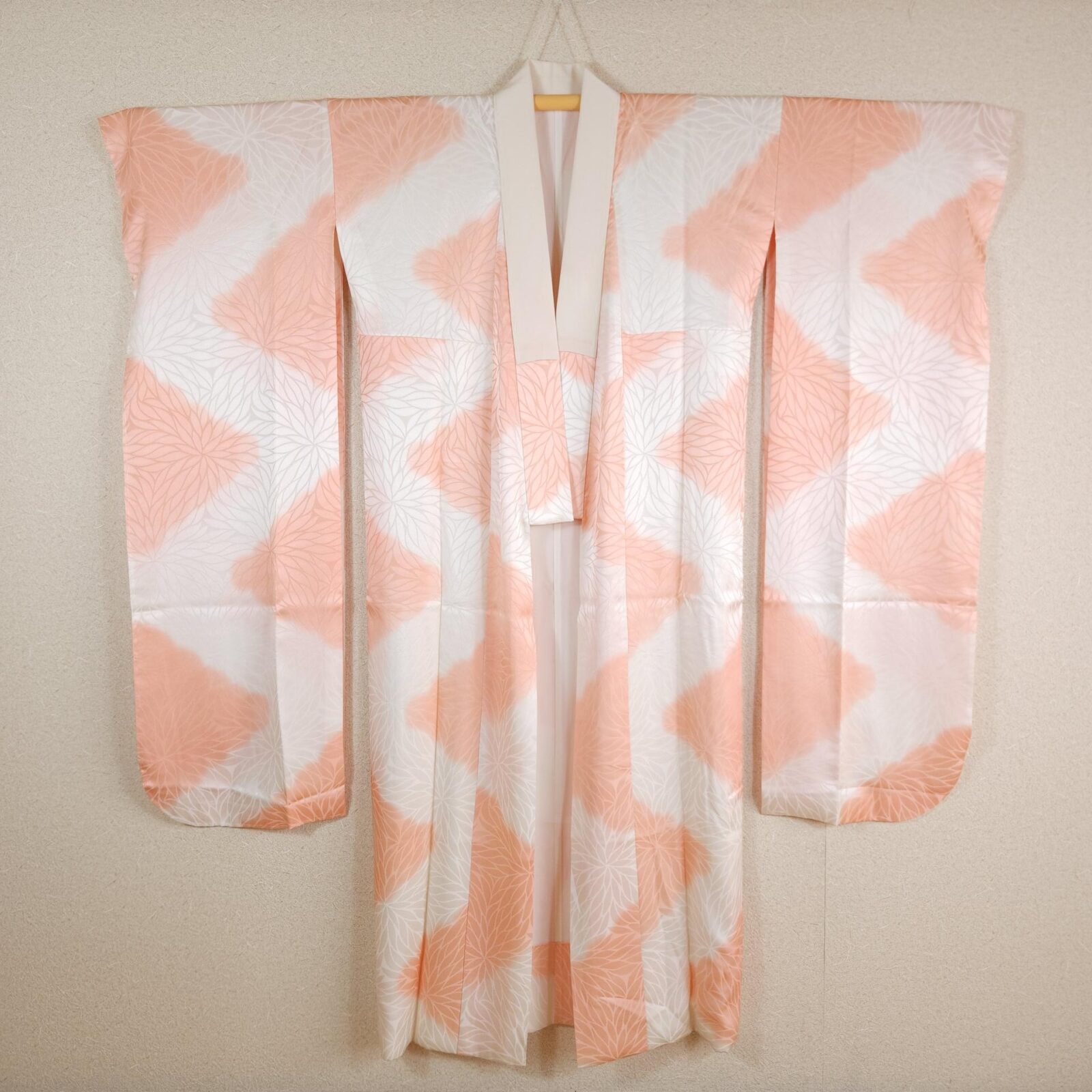 Nagajuban Furisode in salmon pink Kiku brocade