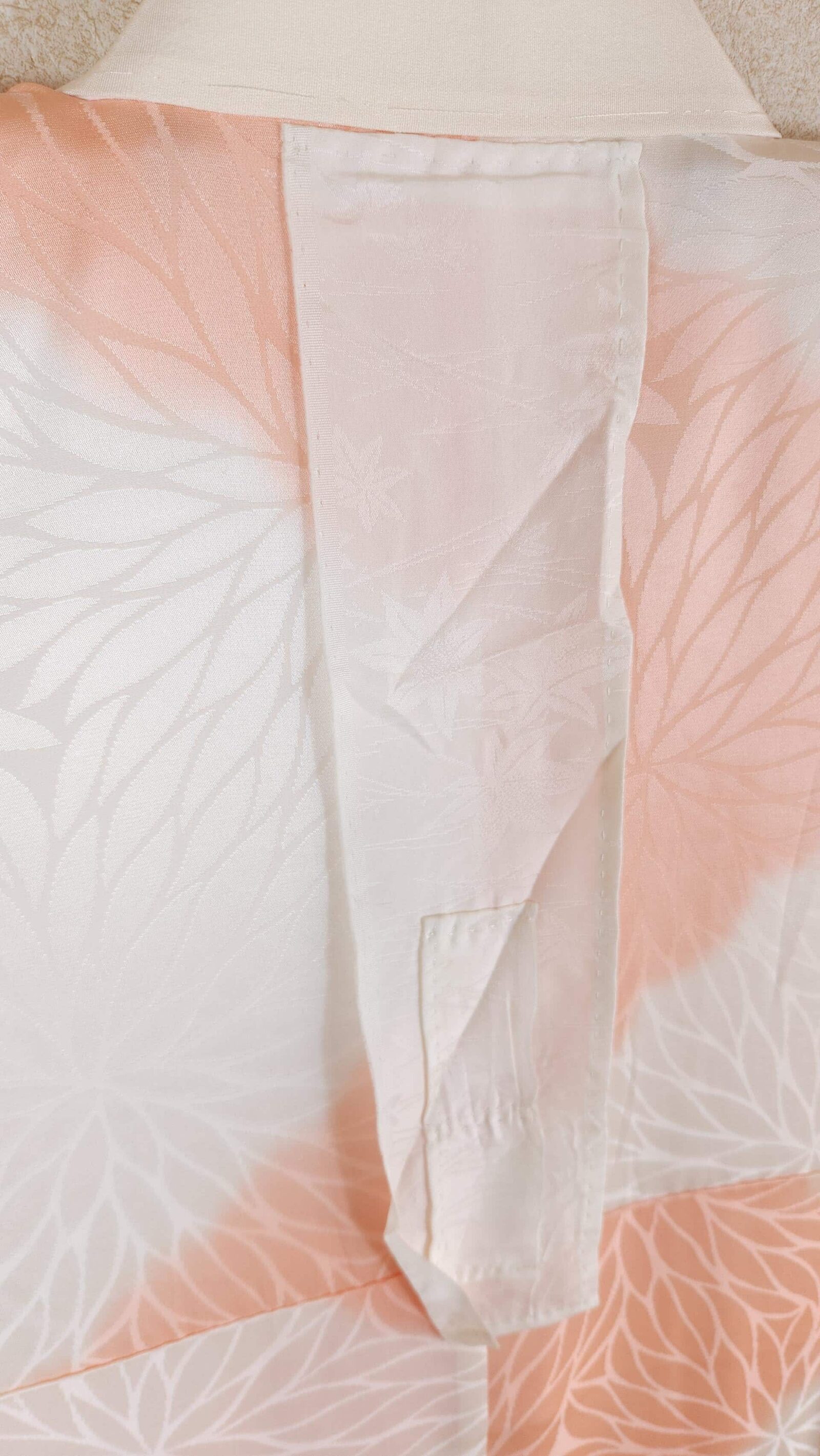 Nagajuban Furisode in salmon pink Kiku brocade