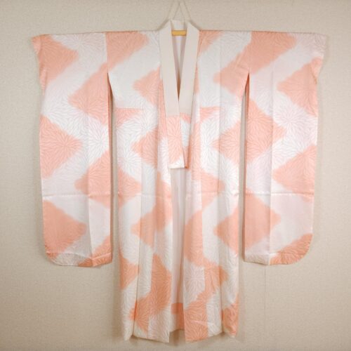 Nagajuban Furisode in salmon pink Kiku brocade