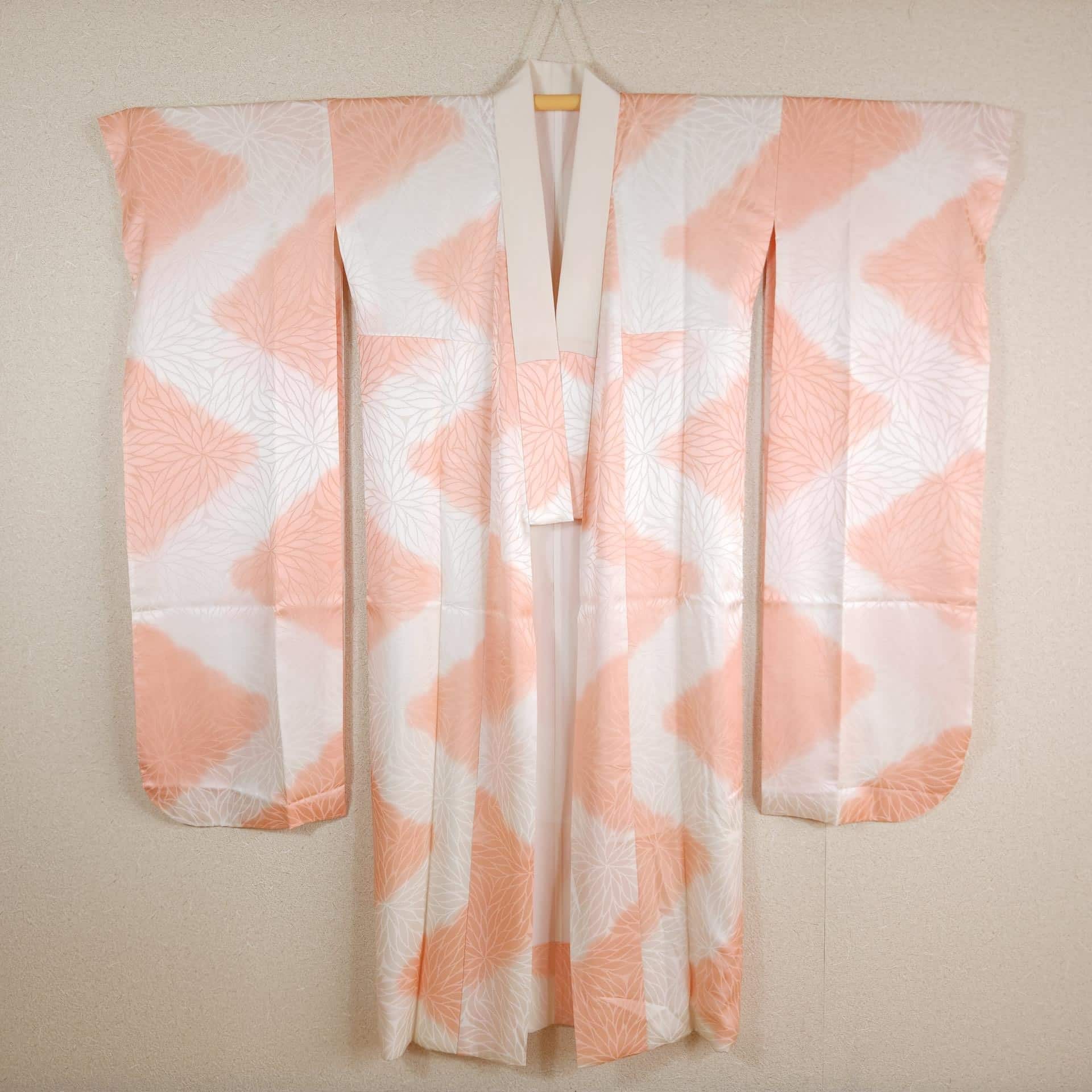 Nagajuban Furisode in salmon pink Kiku brocade