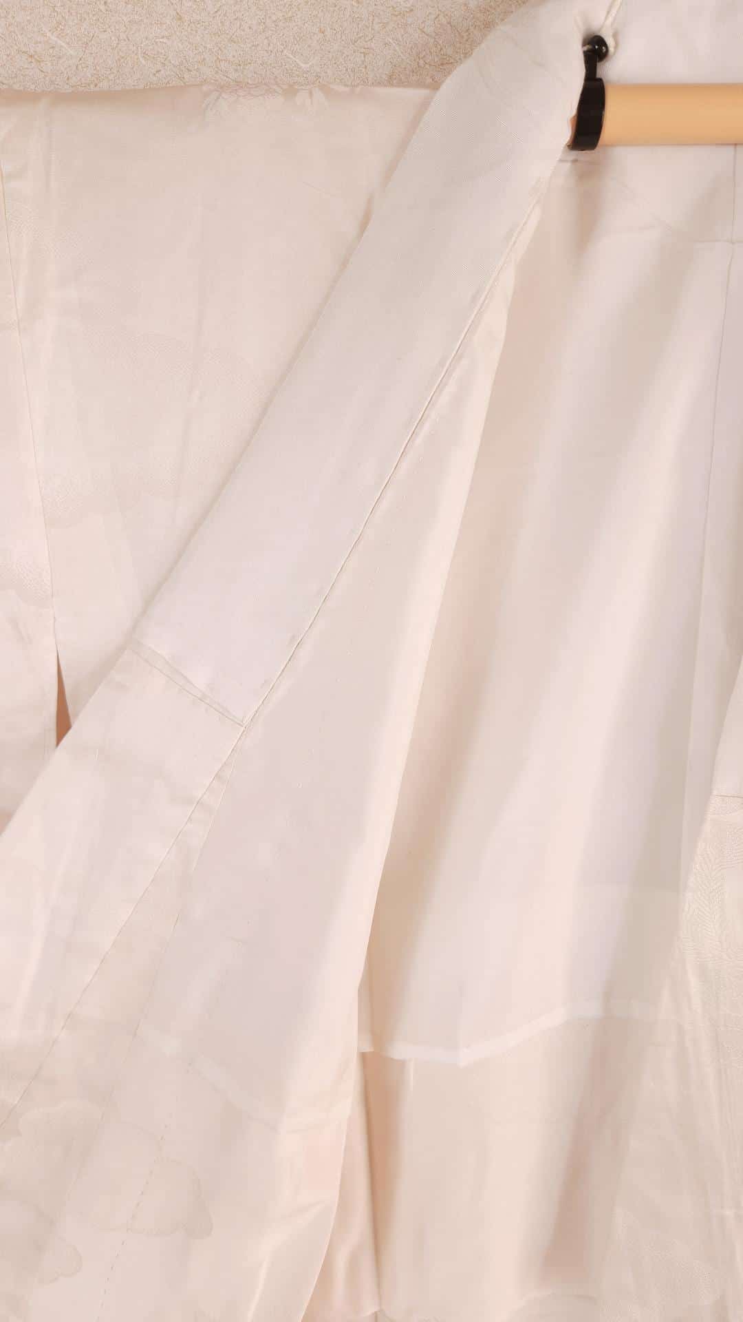 Nagajuban in cream-colored floral brocade