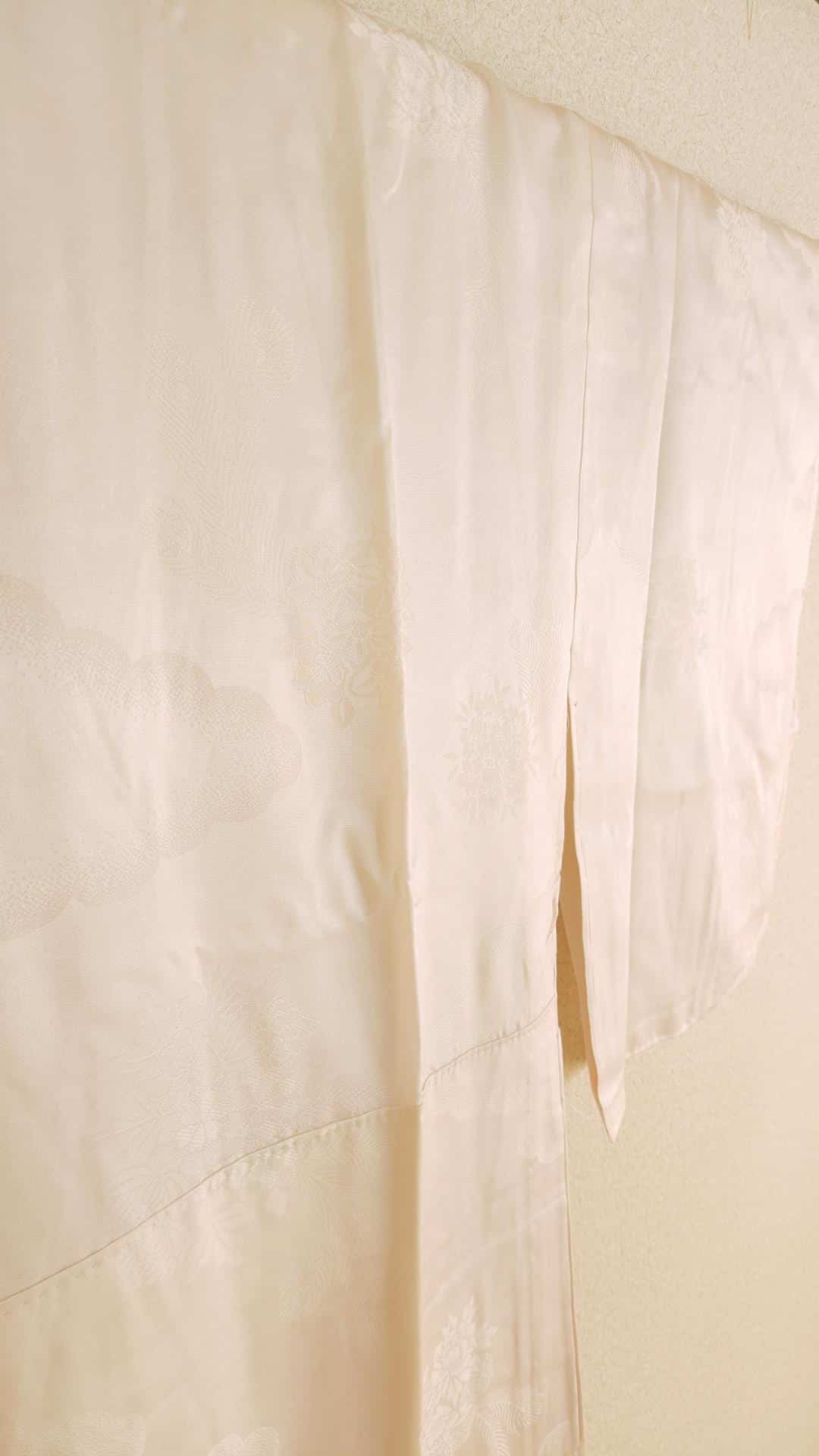 Nagajuban in cream-colored floral brocade