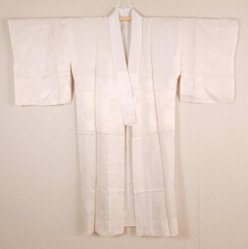 Nagajuban in cream-colored floral brocade