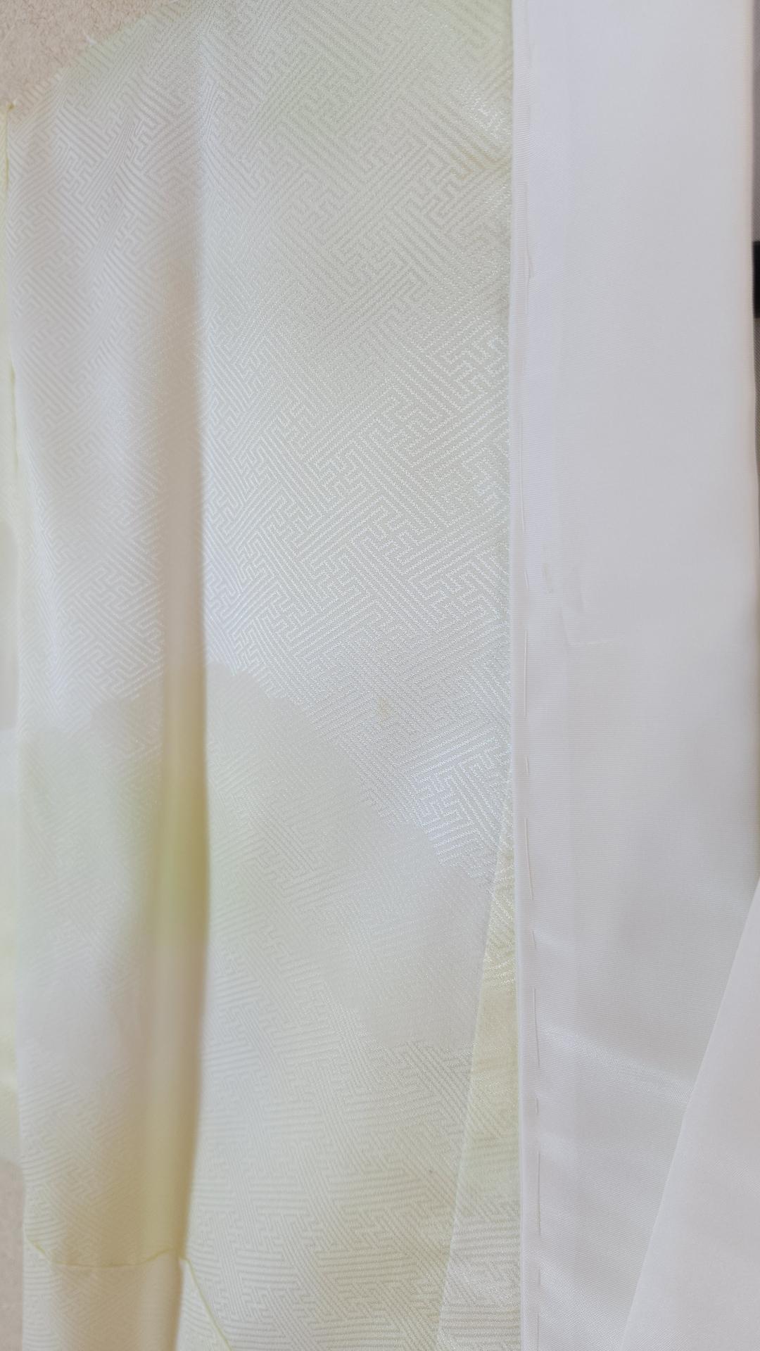 Nagajuban in green yellow Sayagata-patterned brocade