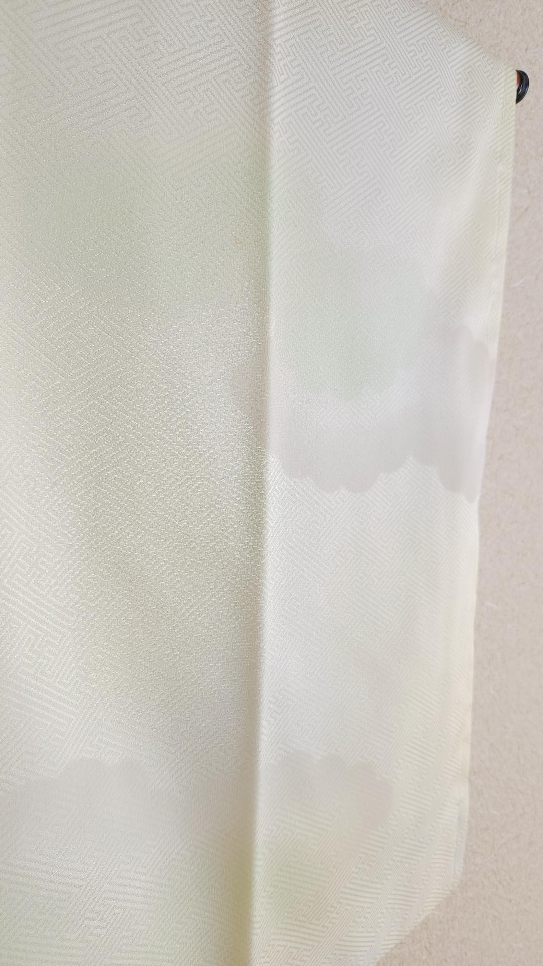 Nagajuban in green yellow Sayagata-patterned brocade