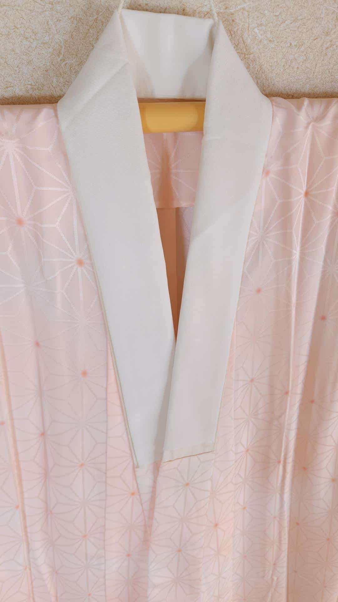 Nagajuban in salmon pink Asanoha-patterned brocade