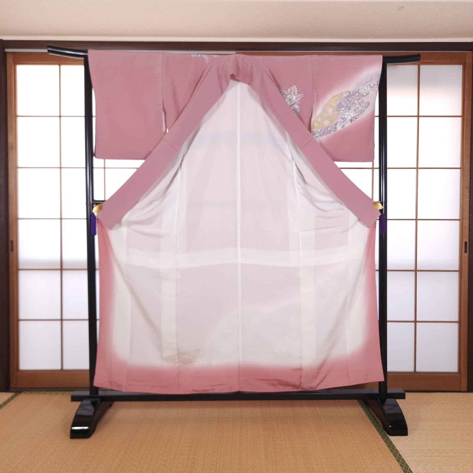 Powder pink Houmongi with shibori patterns