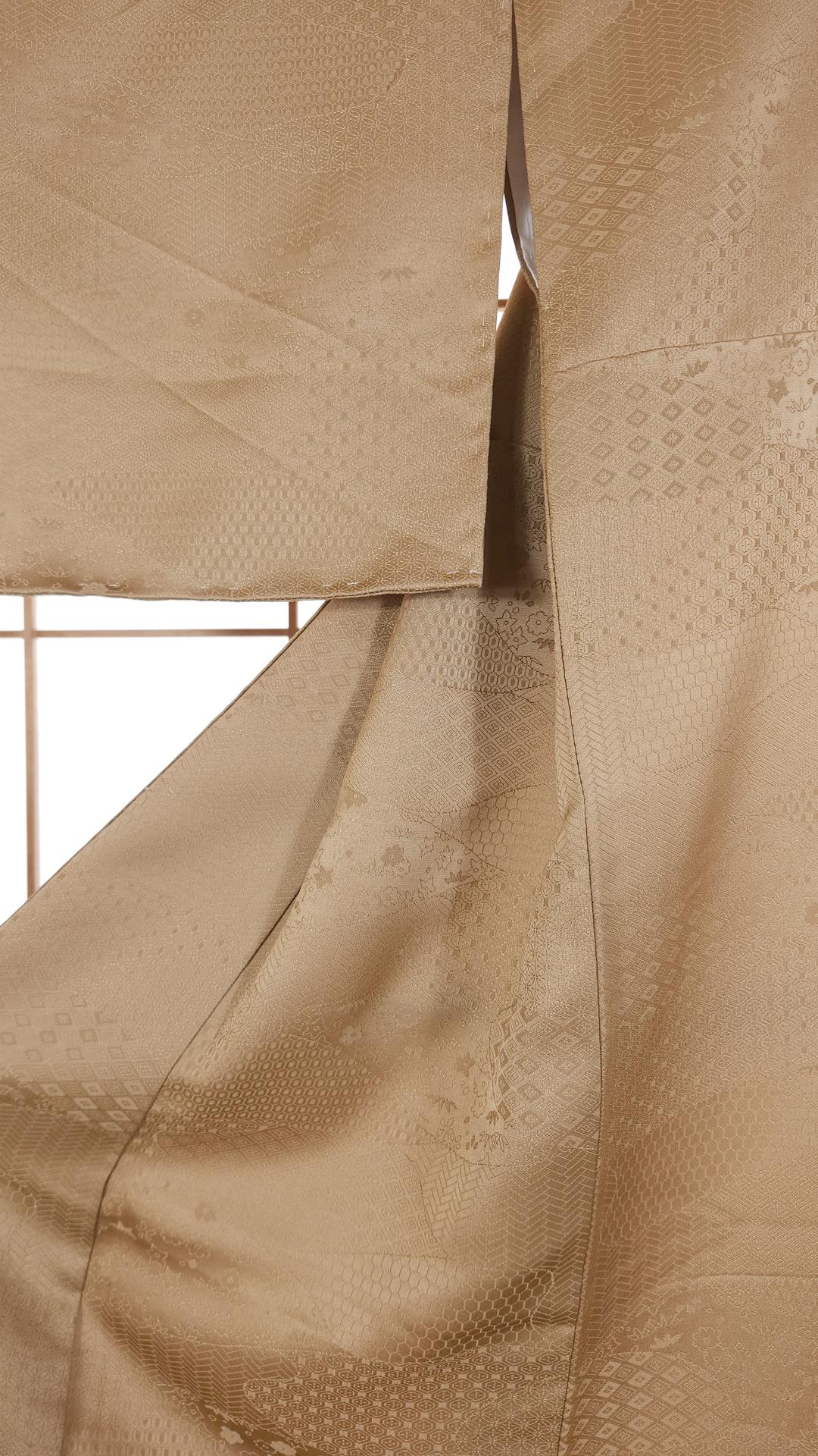 Refined beige Iromuji Kimono in brocade weave