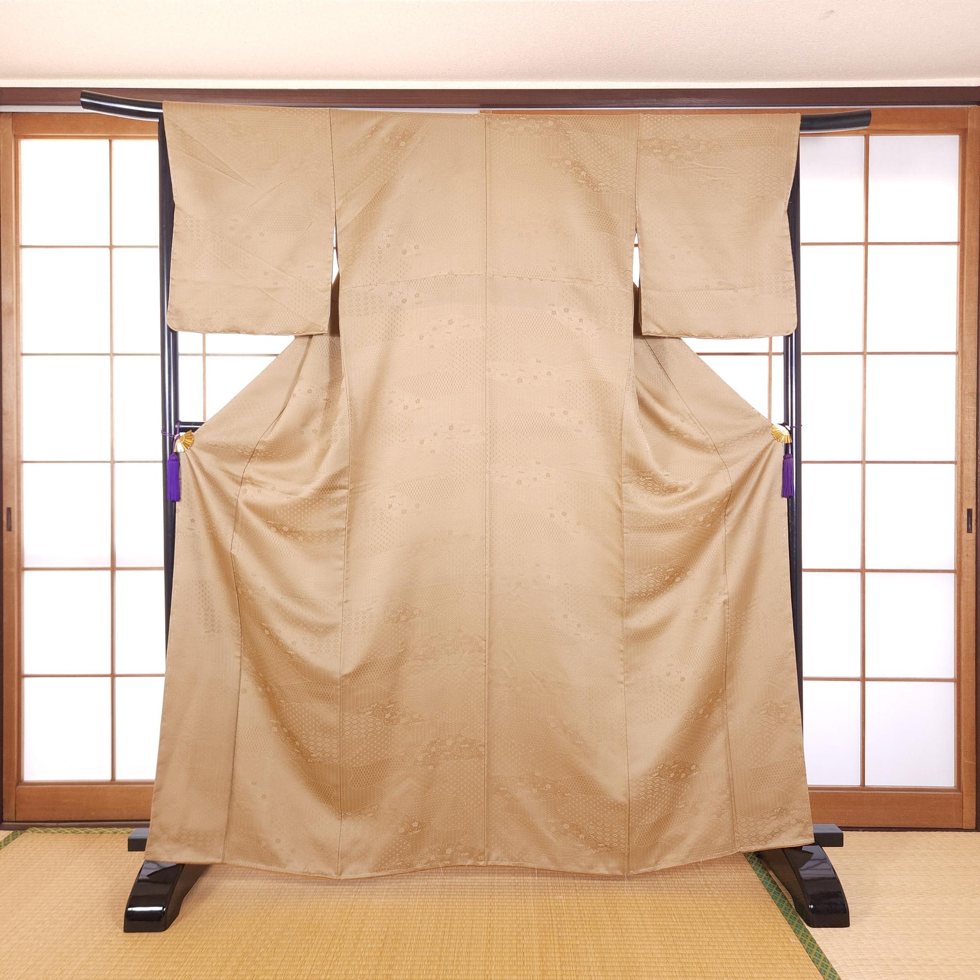 Refined beige Iromuji Kimono in brocade weave