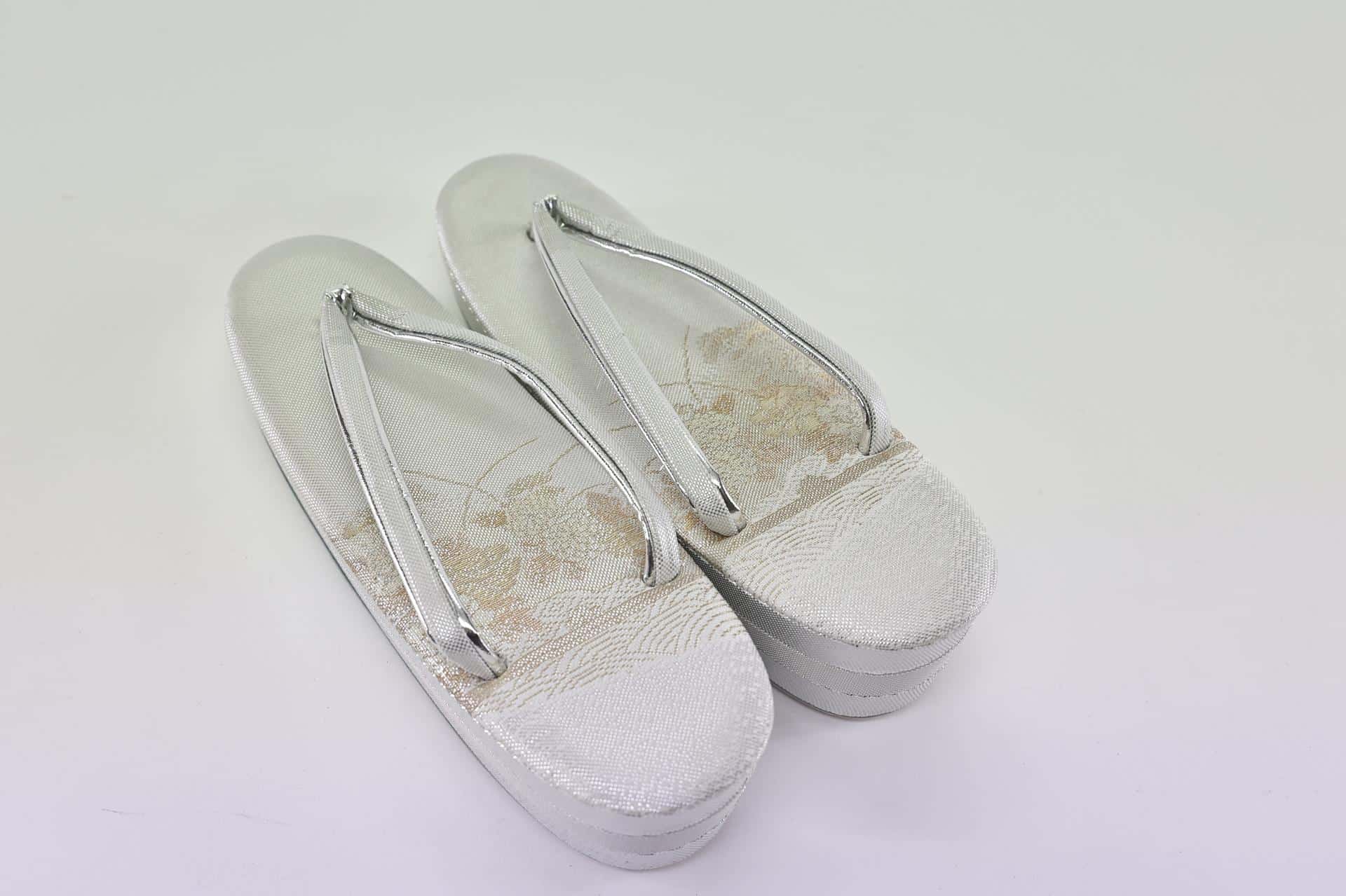 Silver Kimono Zori with floral patterns