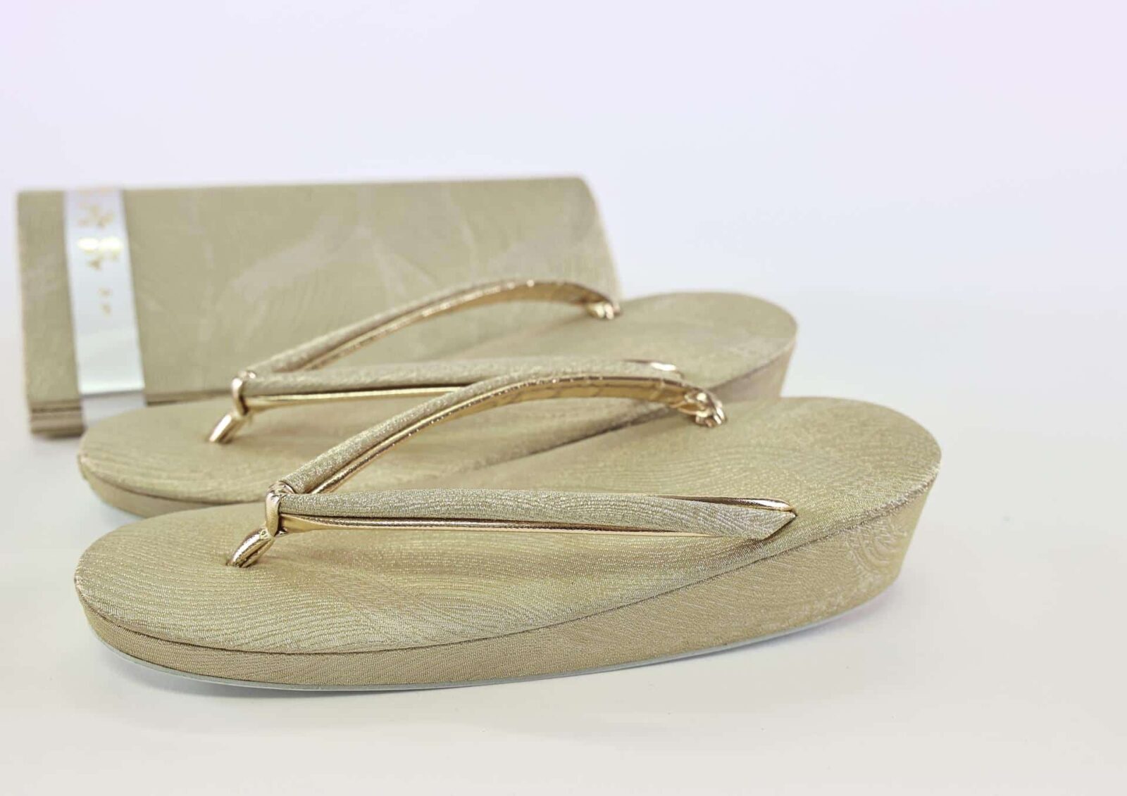 Zori and clutch in gold