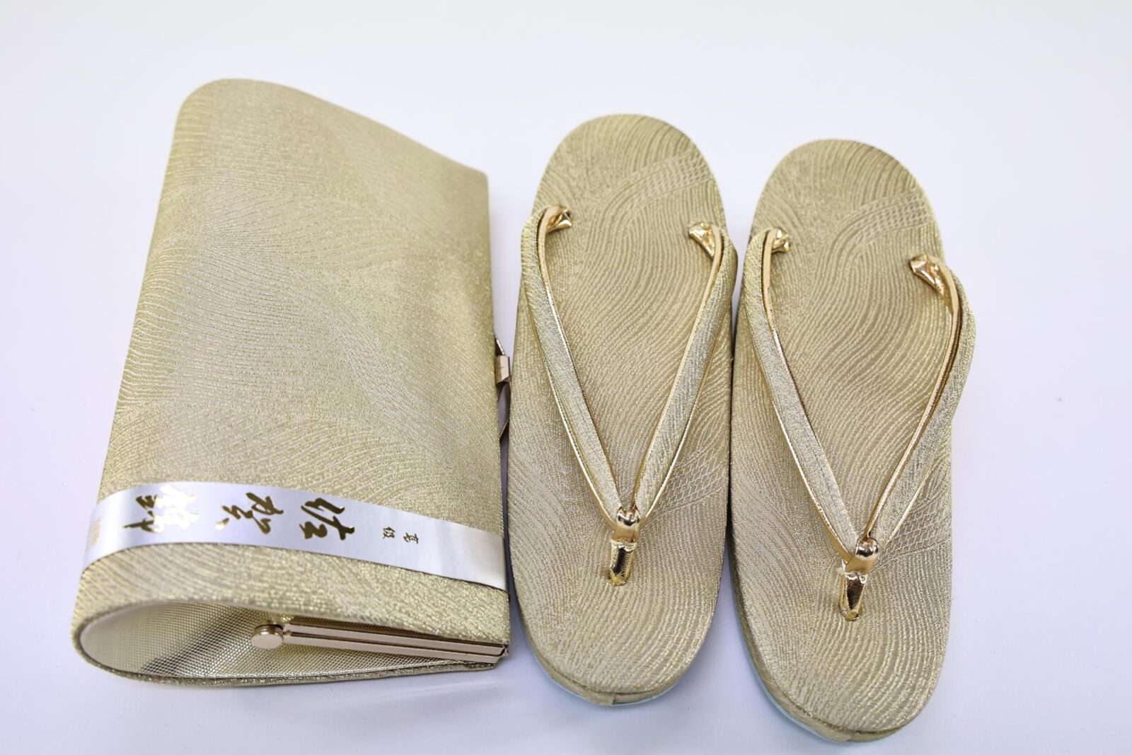 Zori and clutch in gold