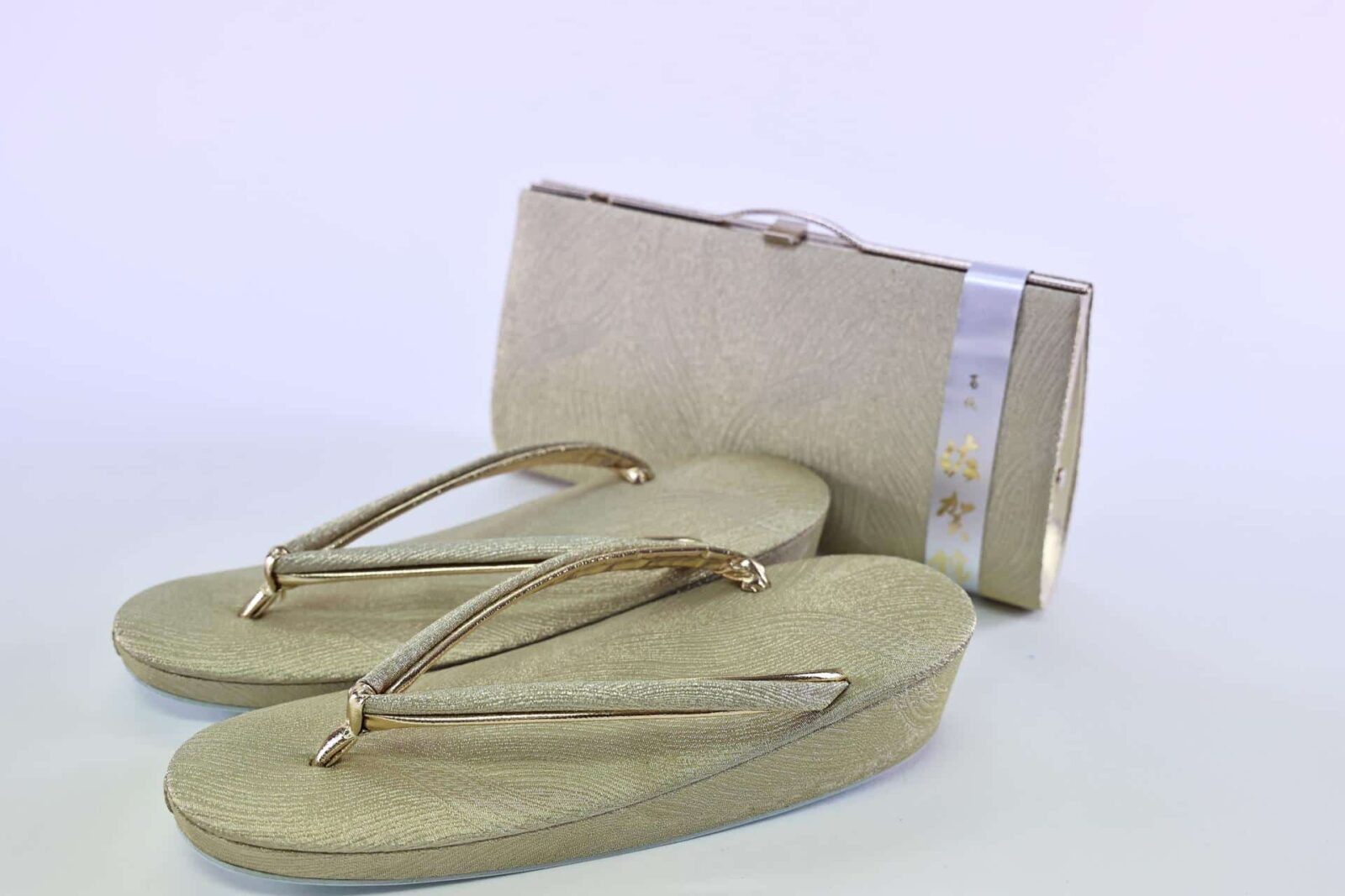 Zori and clutch in gold