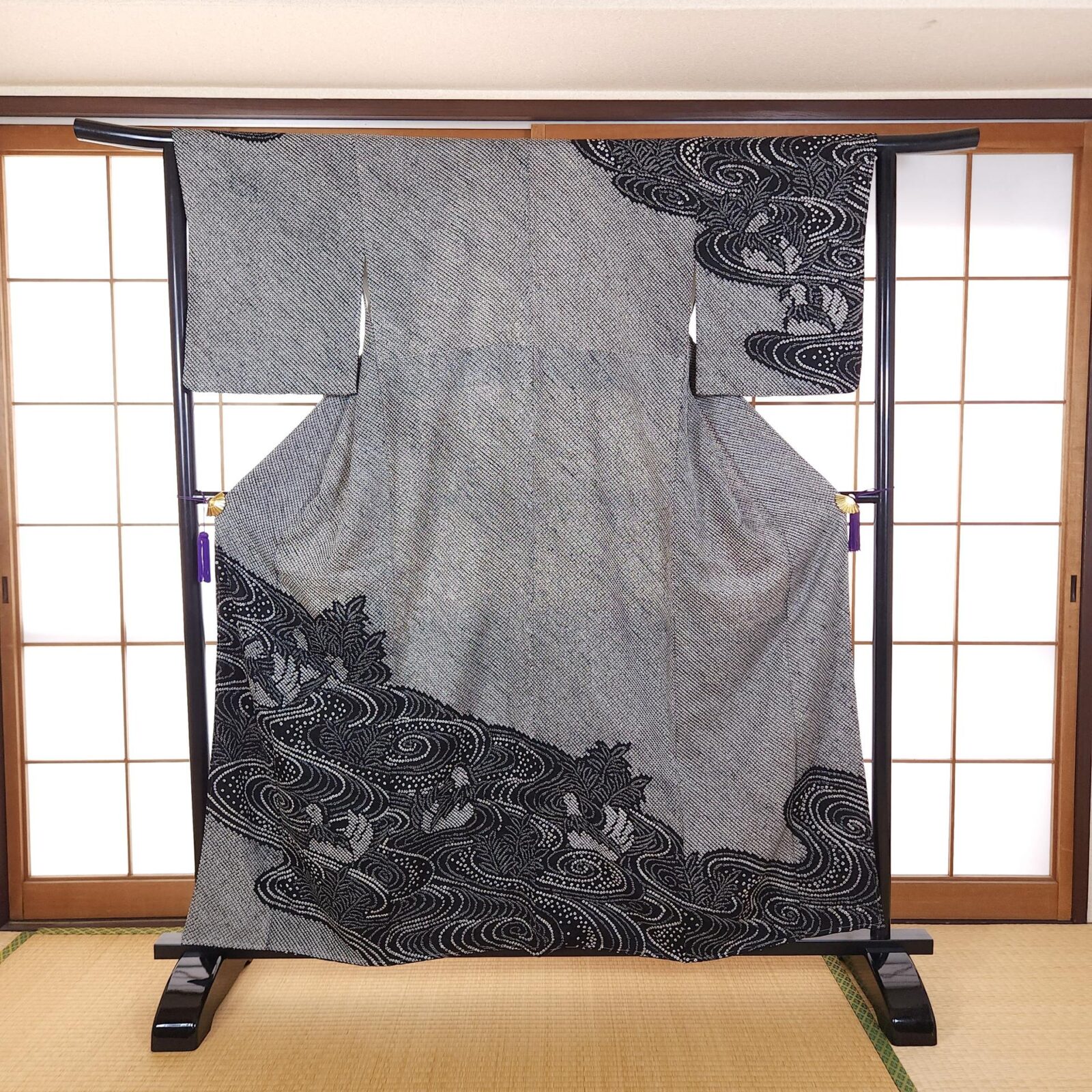 Black Shibori Houmongi – stylized waves