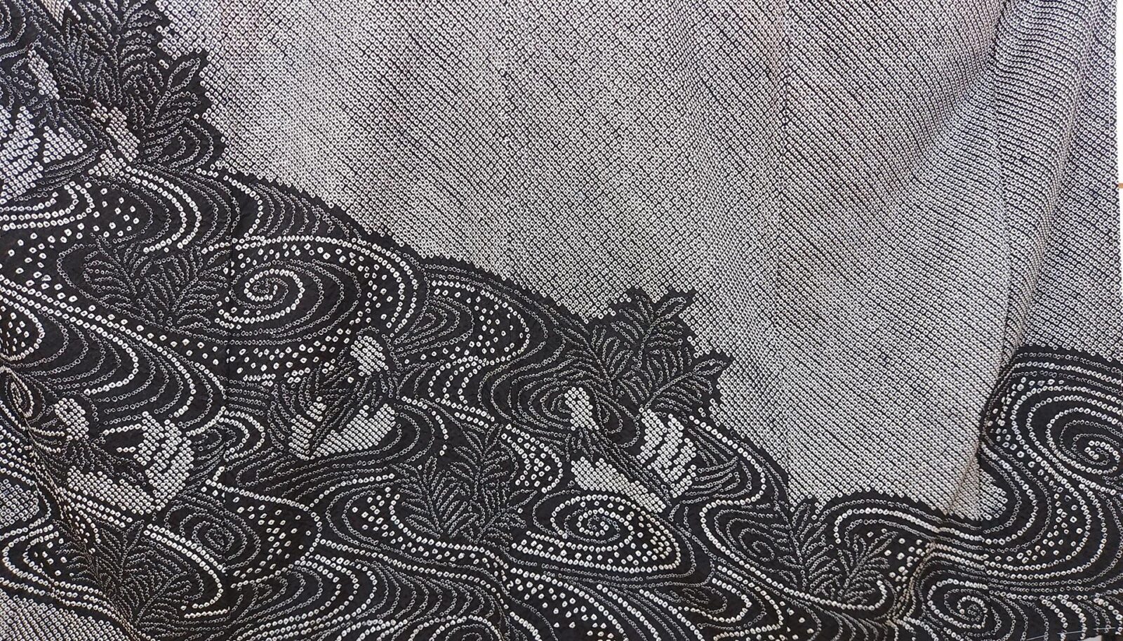 Black Shibori Houmongi – stylized waves
