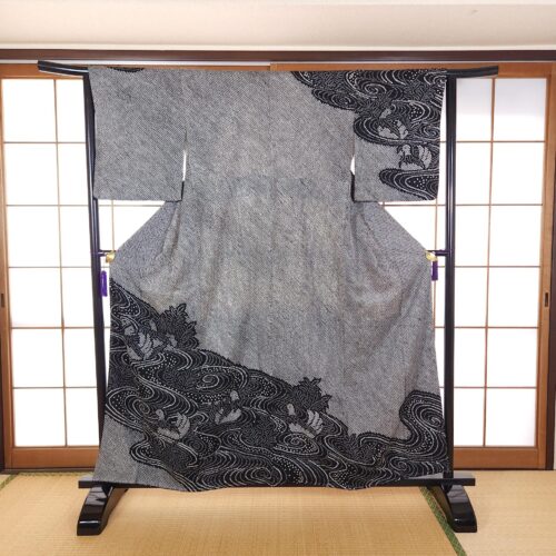 Black Shibori Houmongi – stylized waves