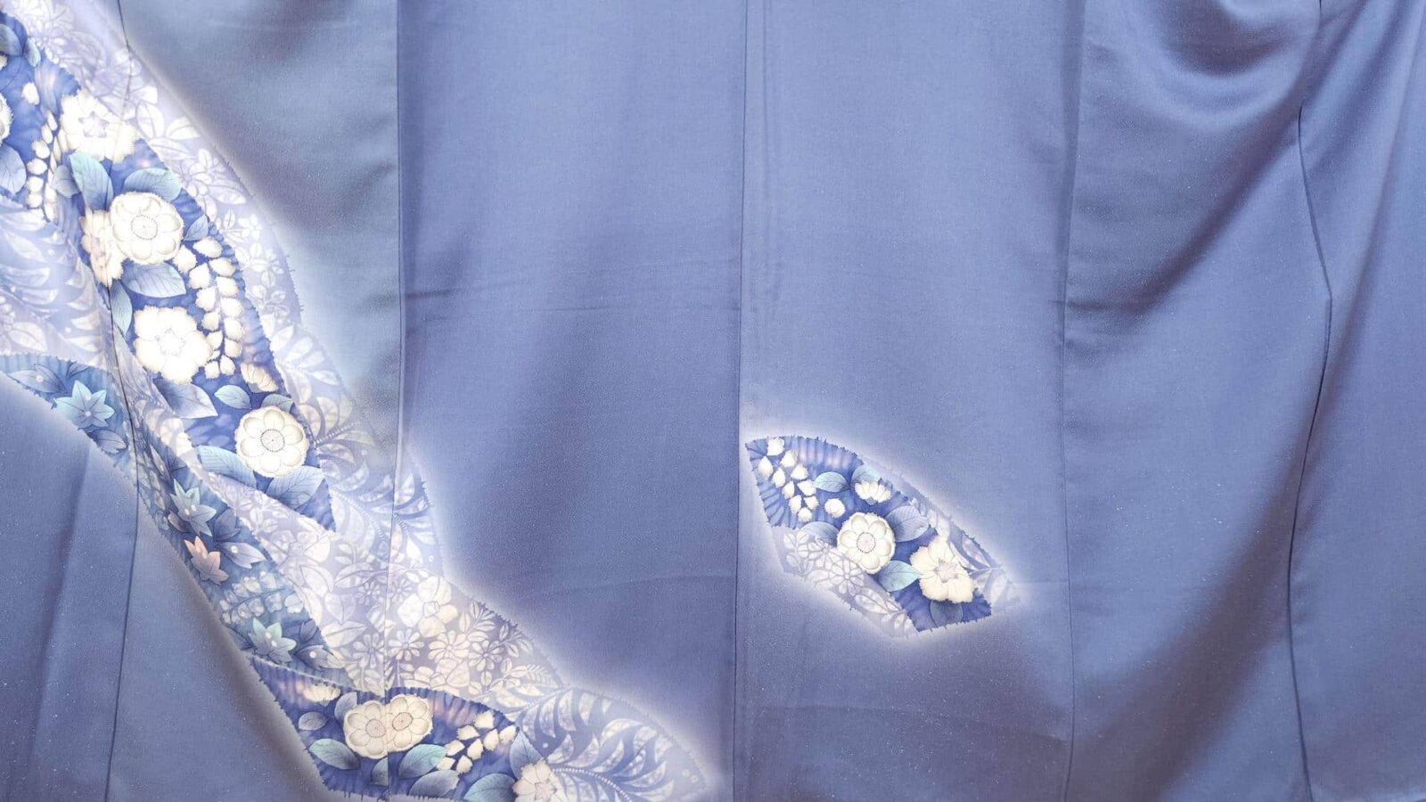 Blue Houmongi with fan-shaped flowers