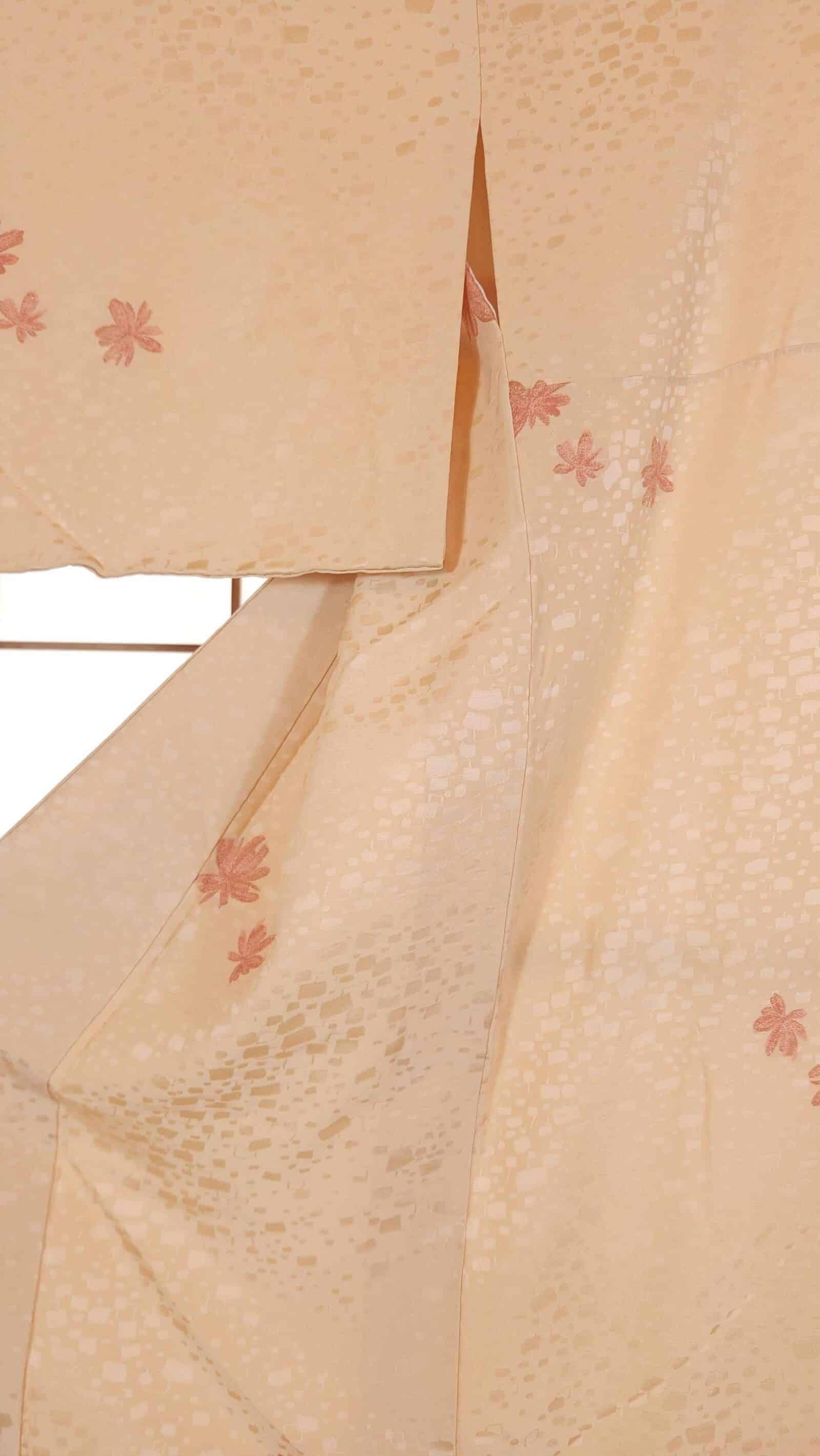 Cream Komon Kimono with salmon flowers
