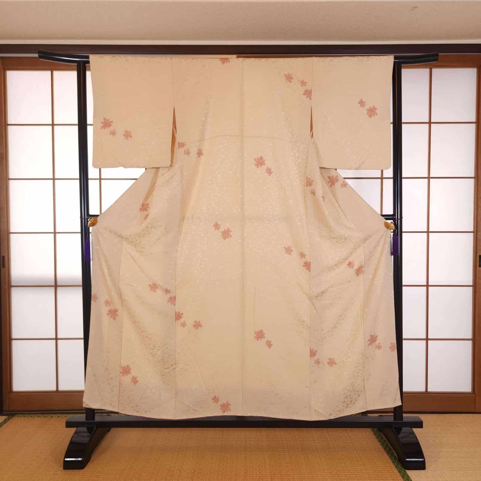 Cream Komon Kimono with salmon flowers