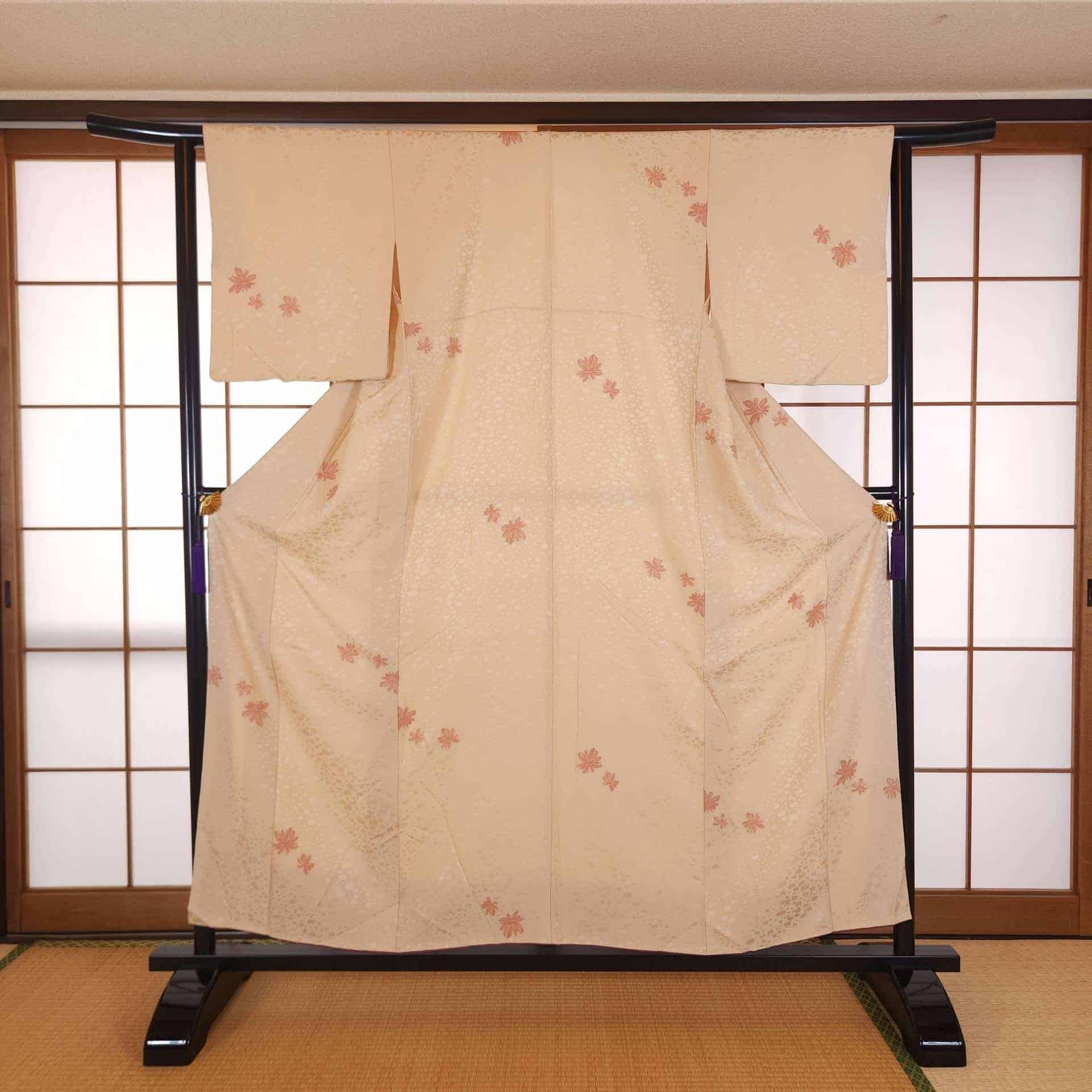 Cream Komon Kimono with salmon flowers