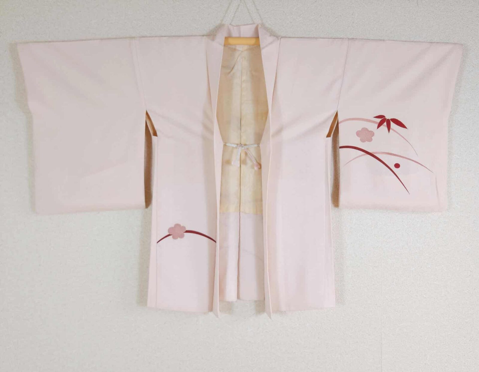 Cream pink Haori with Yuzen motifs