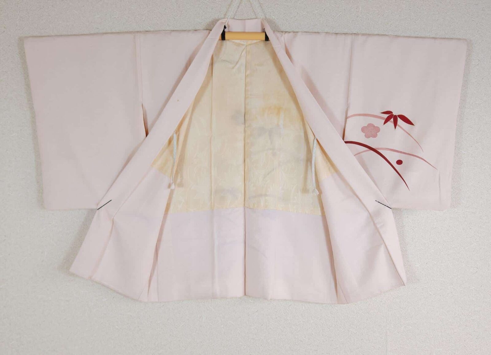 Cream pink Haori with Yuzen motifs