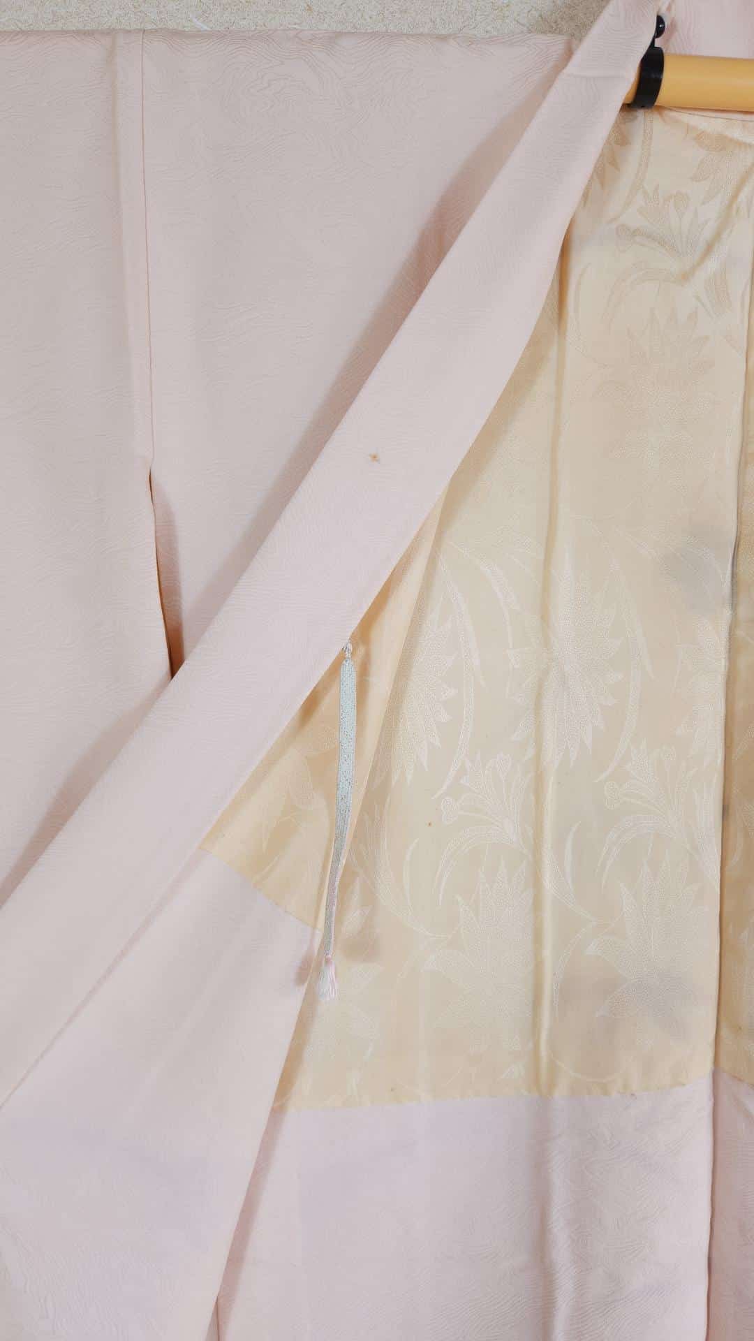 Cream pink Haori with Yuzen motifs