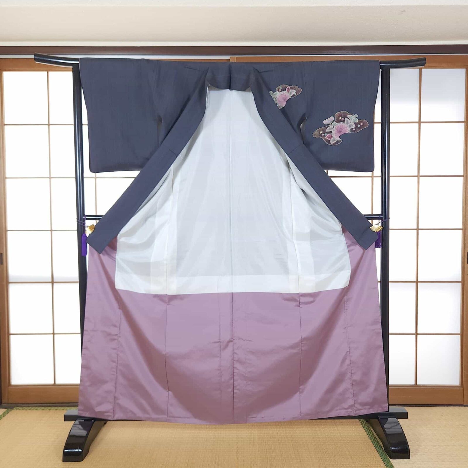 Gray Houmongi mauve flowers - Tsumugi style