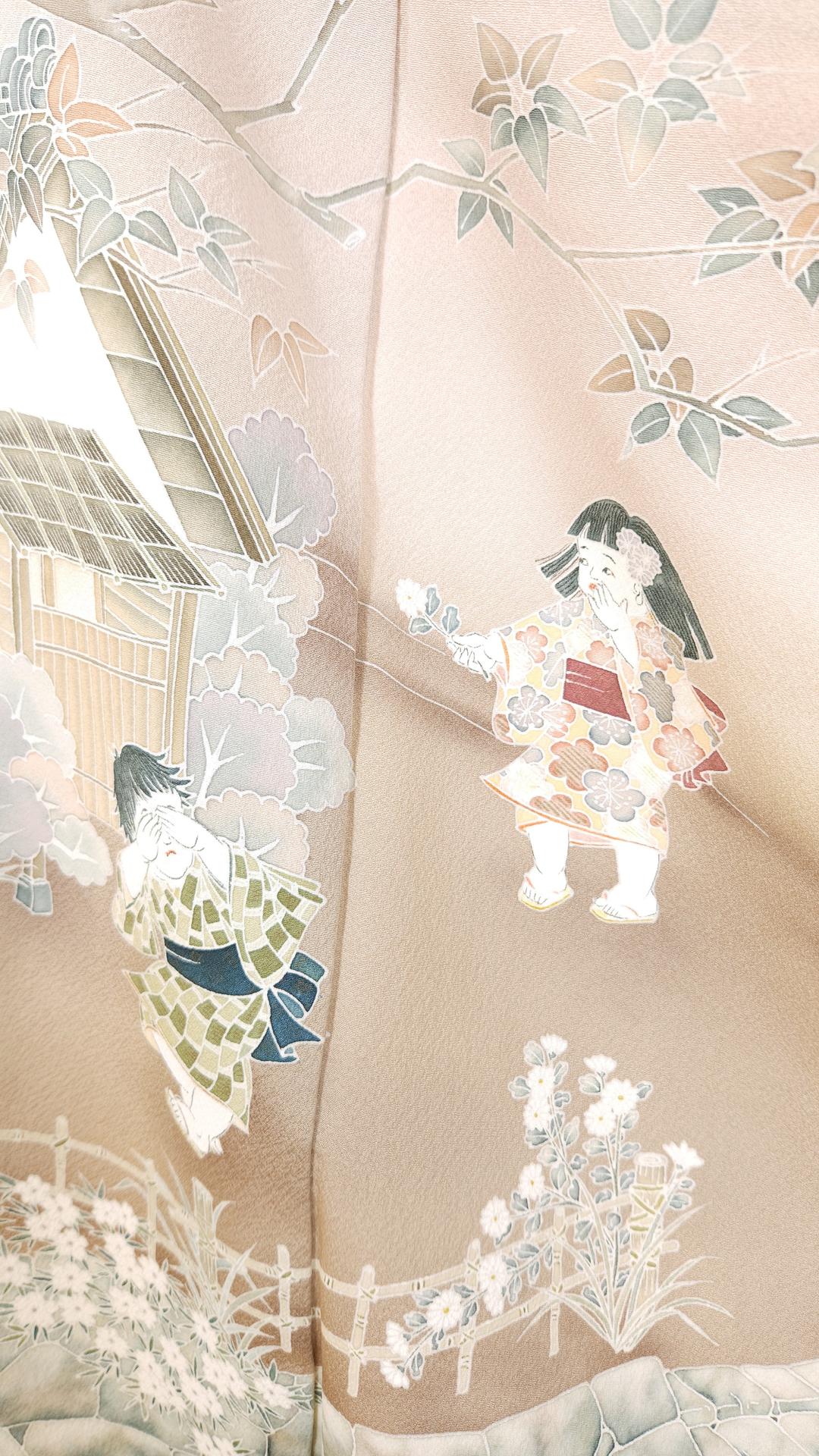 Hand-painted beige Houmongi with children